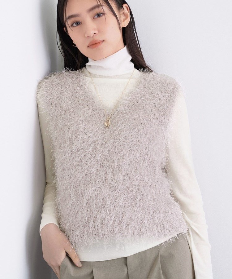 【インディヴィ/INDIVI】のフェザーモールニットベスト インテリア・キッズ・メンズ・レディースファッション・服の通販 founy(ファニー) 　ファッション　Fashion　レディースファッション　Fashion for Women　アウター　Coat / Outerwear Collection　トップス・カットソー　Cut & Sew Tops　ニット　Knit Tops & Sweaters　ベスト&ジレ / 重ね着スタイル　Vests & Gilets　9月号　September Issue　おすすめ　Recommended / Our Picks　ウォーム　Warm Fabric　コンパクト　Compact, Small Size　シンプル　Simple, Minimal　スマート　Smart, Elegant　トレンド　Trend, Trending Now　フェザー　Feather, Feather Detail　ブライト　Bright, Shiny　エレガント 上品　Elegant　グレージュ|ID: prp329100004730142 ipo3291000000034170071