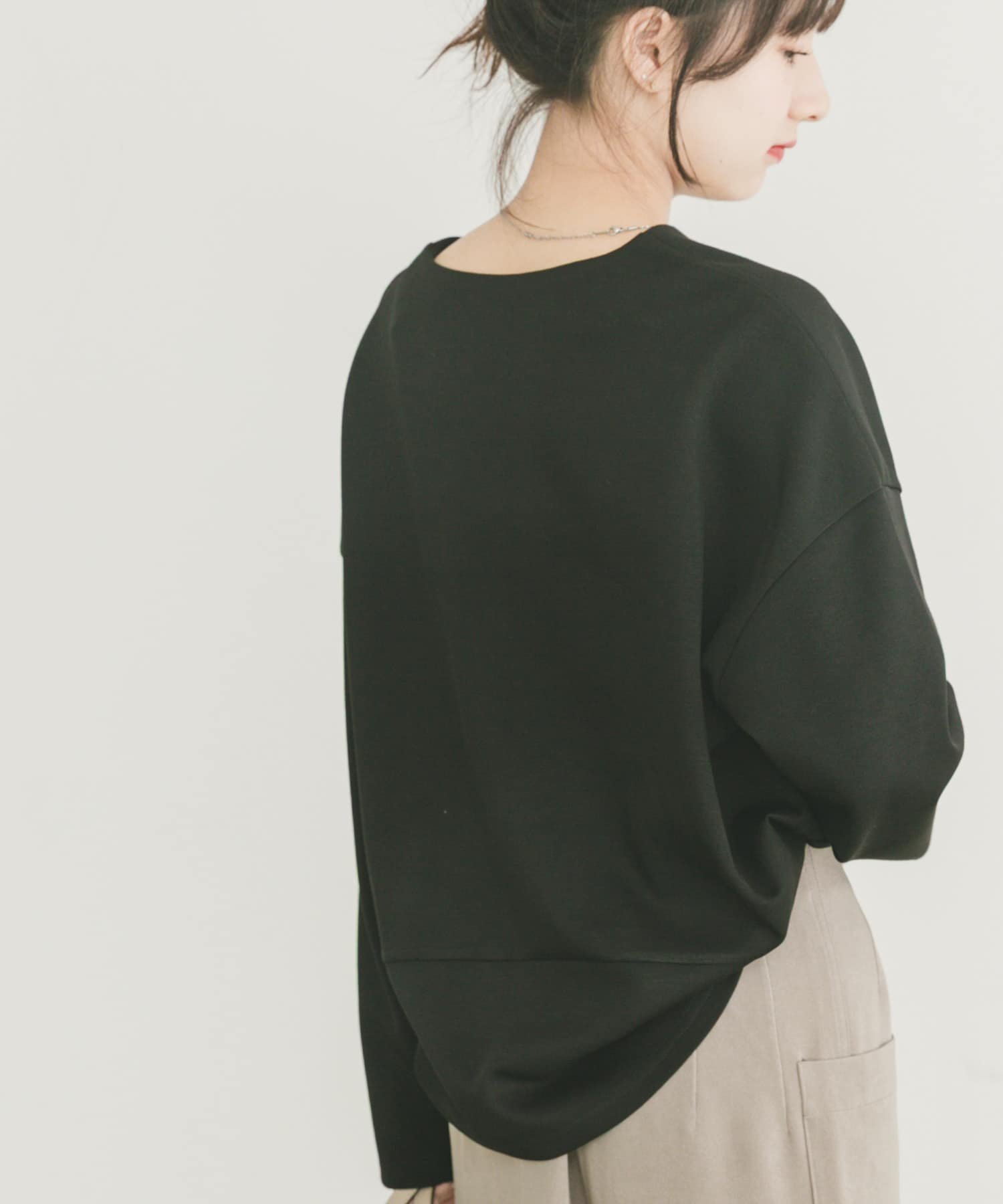 【アイテムズアーバンリサーチ/ITEMS URBAN RESEARCH】のポンチVネックカットソー インテリア・キッズ・メンズ・レディースファッション・服の通販 founy(ファニー) 　ファッション　Fashion　レディースファッション　Fashion for Women　トップス・カットソー　Cut & Sew Tops　カットソー・ベーシックTシャツ　Cut-and-Sewn Tops / Stretch Tees & Basics　Vネックトップス　V-Neck Tops / V-Cut Neckline Shirts　2025年　2025　2025-2026秋冬・A/W　Autumn/Winter 2025–26 AW25–26　冬　Winter / This Winter　カーディガン　Cardigan, Knitwear　シンプル　Simple, Minimal　ジャケット　Jacket, Outerwear　ストレッチ　Stretch, Stretchy Fabric　エレガント 上品　Elegant　ビジネス 仕事 通勤　Business / Work / Commuting　A/W・秋冬　Autumn/Winter　BLK|ID: prp329100004730170 ipo3291000000034244730