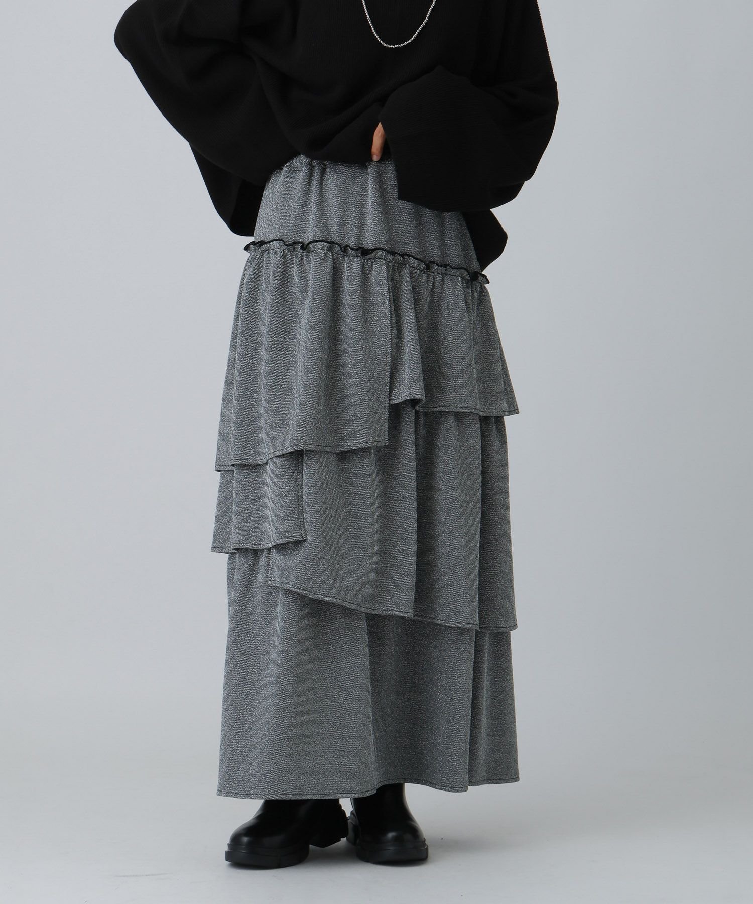 【レプシィム ローリーズファーム/LEPSIM LOWRYS FARM】のラメティアードスカート インテリア・キッズ・メンズ・レディースファッション・服の通販 founy(ファニー) 　ファッション　Fashion　レディースファッション　Fashion for Women　スカート　Skirts　ティアードスカート　Tiered Skirts　おすすめ　Recommended / Our Picks　カットソー　Cut and Sewn Top　スウェット / スエット　Sweatshirt, Sweatwear　スニーカー　Sneakers, Trainers　ティアード　Tiered, Tiered Style　ティアードスカート　Tiered Skirt, Flounced Skirt　ベーシック　Basic, Essential　A/W・秋冬　Autumn/Winter　シルバー19|ID: prp329100004730312 ipo3291000000034170783