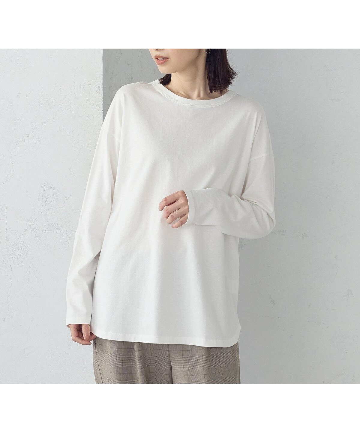 【コムサイズム/COMME CA ISM】の裾スリット ロングTシャツ インテリア・キッズ・メンズ・レディースファッション・服の通販 founy(ファニー) 　ファッション　Fashion　レディースファッション　Fashion for Women　トップス・カットソー　Cut & Sew Tops　シャツ・ブラウス・オフィスカジュアル　Elegant Blouses & Button-Ups　ロングTシャツ・Tシャツ　Longline T-Shirts & Tees　インナー　Innerwear　シンプル　Simple, Minimal　スリット　Slit, Slit Detail　トレーナー　Sweatshirt, Trainer　ロング　Long, Long-Length　ホワイト|ID: prp329100004730337 ipo3291000000034170867