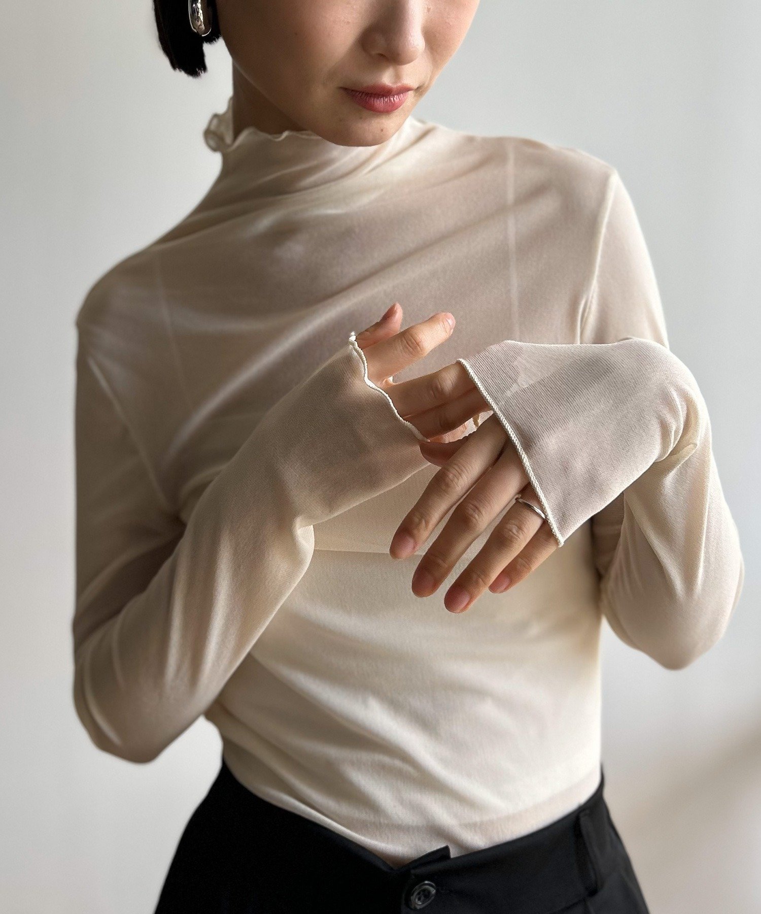 【アウトフィッター ラボ/Outfitter lab】のシースルー ハイネック カットソー インテリア・キッズ・メンズ・レディースファッション・服の通販 founy(ファニー) 　ファッション　Fashion　レディースファッション　Fashion for Women　トップス・カットソー　Cut & Sew Tops　カットソー・ベーシックTシャツ　Cut-and-Sewn Tops / Stretch Tees & Basics　アウトドア　Outdoor Clothing　インナー　Innerwear　オケージョン　Occasion Wear　春　Spring　カットソー　Cut and Sewn Top　キャミソール　Camisole, Spaghetti Strap Top　スウェット / スエット　Sweatshirt, Sweatwear　ストライプ　Stripe, Striped Pattern　ストレッチ　Stretch, Stretchy Fabric　セーター　Sweater, Knitwear　トレンド　Trend, Trending Now　人気　Popular, Best Seller　長袖　Long Sleeve, Full Sleeve　ハイネック　High Neck, Mock Neck　ビッグ　Big, Oversized　フェミニン　Feminine, Girly　フォーマル　Formal, Dressy　ベスト　Vest, Waistcoat　おすすめ　Recommended / Our Picks　旅行　Travel　エレガント 上品　Elegant　セレモニー　Ceremony　クリスマス X'mas　Christmas / X'mas　入学式　Entrance Ceremony　卒業式　Graduation Ceremony　結婚式　Wedding　オフホワイト|ID: prp329100004730382 ipo3291000000034233799