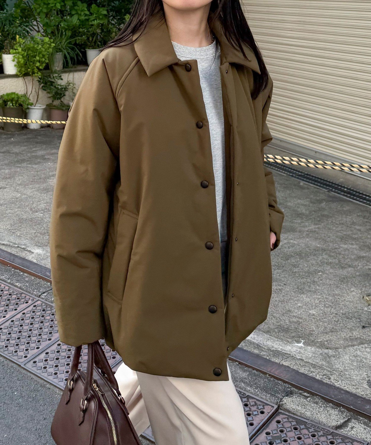 【フレディ&グロスター/FREDY&GLOSTER】の【軽くて暖かい◎】Sorona PADDING COAT インテリア・キッズ・メンズ・レディースファッション・服の通販 founy(ファニー) 　ファッション　Fashion　レディースファッション　Fashion for Women　アウター　Coat / Outerwear Collection　コート・ロングコート・ピーコート　Long Coats, Peacoats & More　アウトドア　Outdoor Clothing　軽量　Lightweight, Ultra Light　シンプル　Simple, Minimal　ドローコード　Drawcord, Drawstring Cord　定番　Standard, Basic Item　ボトム　Bottoms, Lower Wear　冬　Winter / This Winter　おすすめ　Recommended / Our Picks　旅行　Travel　2025年　2025　2025-2026秋冬・A/W　Autumn/Winter 2025–26 AW25–26　カーキ|ID: prp329100004730575 ipo3291000000034840814
