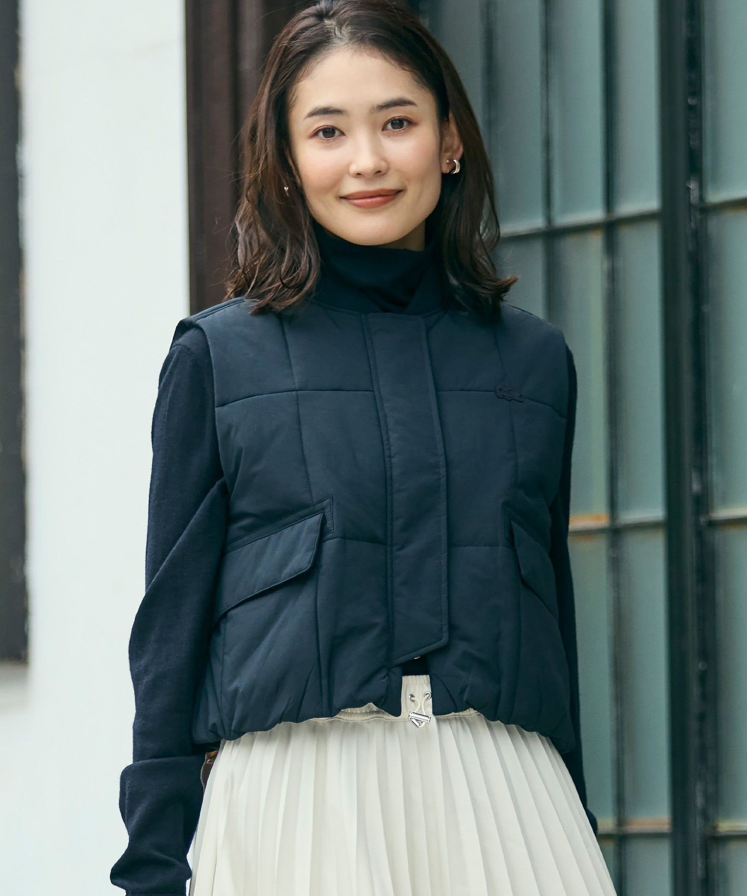 【ラコステ/LACOSTE】のクロップド丈 撥水 THERMORE中綿 ジップアップベスト インテリア・キッズ・メンズ・レディースファッション・服の通販 founy(ファニー) 　ファッション　Fashion　レディースファッション　Fashion for Women　アウター　Coat / Outerwear Collection　トップス・カットソー　Cut & Sew Tops　ベスト&ジレ / 重ね着スタイル　Vests & Gilets　クロップド　Cropped, Short Length　コンパクト　Compact, Small Size　スタイリッシュ　Stylish, Fashionable　タフタ　Taffeta, Structured Fabric　ドローストリング　Drawstring, Pull Cord　ベスト　Vest, Waistcoat　リブニット　Rib Knit, Ribbed Knit　ブラック|ID: prp329100004730611 ipo3291000000035162063