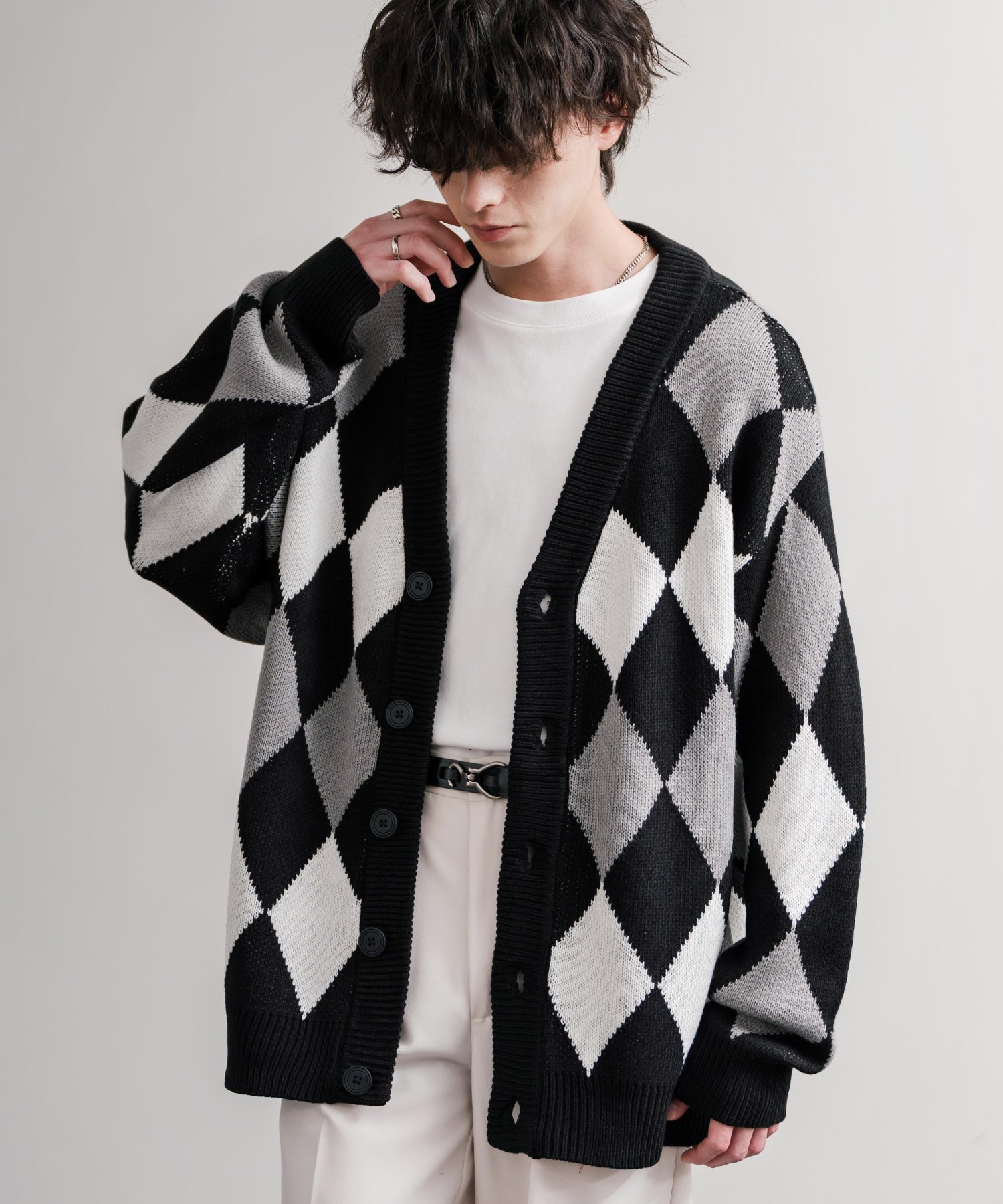 【ロッキーモンロー/Rocky Monroe】のオーバーサイズ 総柄Vネックニットカーディガン インテリア・キッズ・メンズ・レディースファッション・服の通販 founy(ファニー) ファッション Fashion レディースファッション Fashion for Women トップス・カットソー Cut & Sew Tops ニット Knit Tops & Sweaters カーディガン・羽織り Layered Style Cardigans Vネックトップス V-Neck Tops / V-Cut Neckline Shirts アクリル Acrylic Material カットソー Cut and Sewn Top 切替 Switching, Contrast Panel ショルダー Shoulder, Shoulder Strap チェック Check, Plaid, Tartan ドロップ Drop Shoulder, Dropped Style バランス Balance, Style Balance メンズ Men's, Menswear リラックス Relax, Relaxed Fit ワイド Wide, Wide Fit 再入荷 Restock / Back in Stock おすすめ Recommended / Our Picks エレガント 上品 Elegant 2025年 2025 2025-2026秋冬・A/W Autumn/Winter 2025–26 AW25–26 A-1.ブラック|ID: prp329100004731154 ipo3291000000034730503