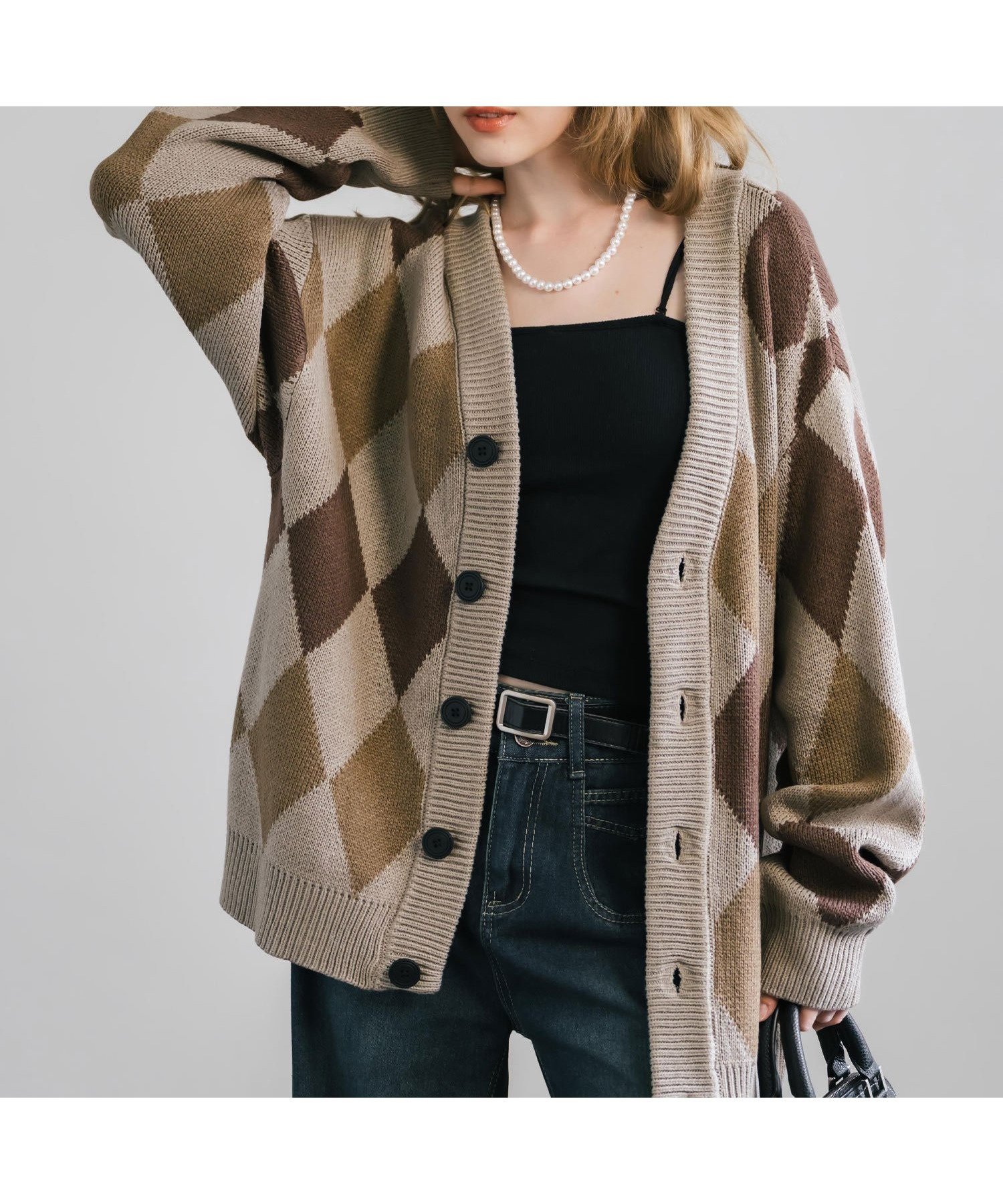 【ロッキーモンロー/Rocky Monroe】のオーバーサイズ 総柄Vネックニットカーディガン インテリア・キッズ・メンズ・レディースファッション・服の通販 founy(ファニー) ファッション Fashion レディースファッション Fashion for Women トップス・カットソー Cut & Sew Tops ニット Knit Tops & Sweaters カーディガン・羽織り Layered Style Cardigans Vネックトップス V-Neck Tops / V-Cut Neckline Shirts アクリル Acrylic Material カットソー Cut and Sewn Top 切替 Switching, Contrast Panel ショルダー Shoulder, Shoulder Strap チェック Check, Plaid, Tartan ドロップ Drop Shoulder, Dropped Style バランス Balance, Style Balance メンズ Men's, Menswear リラックス Relax, Relaxed Fit ワイド Wide, Wide Fit 再入荷 Restock / Back in Stock おすすめ Recommended / Our Picks エレガント 上品 Elegant 2025年 2025 2025-2026秋冬・A/W Autumn/Winter 2025–26 AW25–26 A-4.ベージュ|ID: prp329100004731154 ipo3291000000034730508