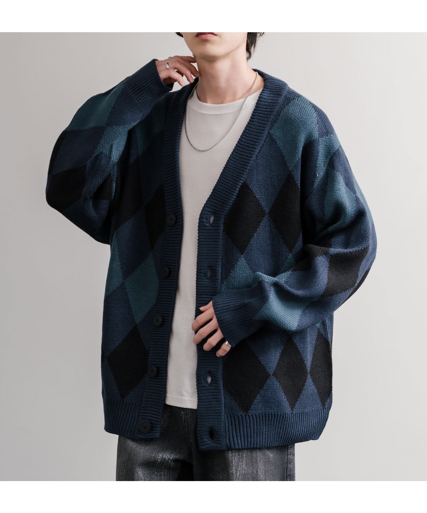 【ロッキーモンロー/Rocky Monroe】のオーバーサイズ 総柄Vネックニットカーディガン インテリア・キッズ・メンズ・レディースファッション・服の通販 founy(ファニー) ファッション Fashion レディースファッション Fashion for Women トップス・カットソー Cut & Sew Tops ニット Knit Tops & Sweaters カーディガン・羽織り Layered Style Cardigans Vネックトップス V-Neck Tops / V-Cut Neckline Shirts アクリル Acrylic Material カットソー Cut and Sewn Top 切替 Switching, Contrast Panel ショルダー Shoulder, Shoulder Strap チェック Check, Plaid, Tartan ドロップ Drop Shoulder, Dropped Style バランス Balance, Style Balance メンズ Men's, Menswear リラックス Relax, Relaxed Fit ワイド Wide, Wide Fit 再入荷 Restock / Back in Stock おすすめ Recommended / Our Picks エレガント 上品 Elegant 2025年 2025 2025-2026秋冬・A/W Autumn/Winter 2025–26 AW25–26 A-5.ダークブルー|ID: prp329100004731154 ipo3291000000034730510