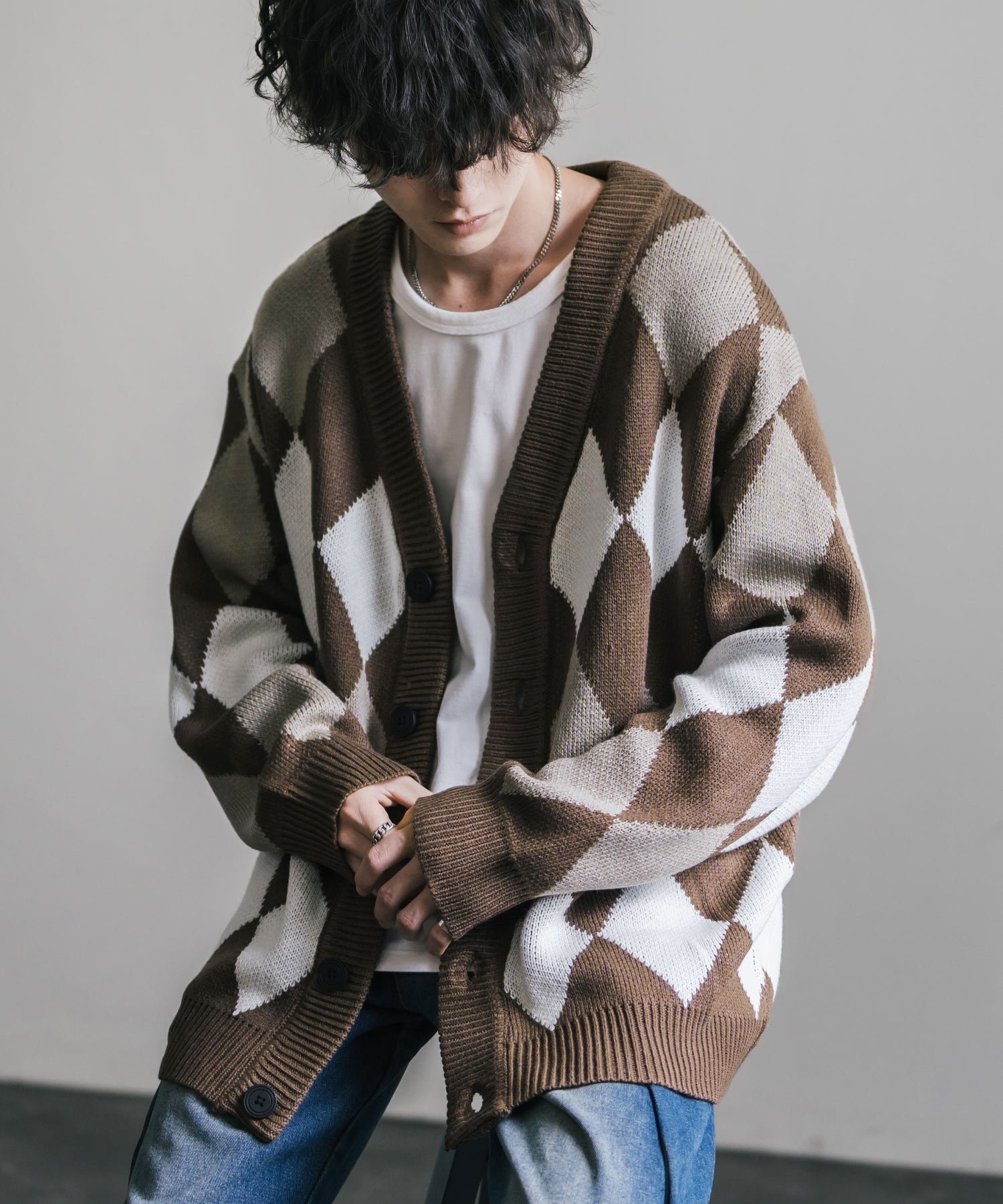 【ロッキーモンロー/Rocky Monroe】のオーバーサイズ 総柄Vネックニットカーディガン インテリア・キッズ・メンズ・レディースファッション・服の通販 founy(ファニー) ファッション Fashion レディースファッション Fashion for Women トップス・カットソー Cut & Sew Tops ニット Knit Tops & Sweaters カーディガン・羽織り Layered Style Cardigans Vネックトップス V-Neck Tops / V-Cut Neckline Shirts アクリル Acrylic Material カットソー Cut and Sewn Top 切替 Switching, Contrast Panel ショルダー Shoulder, Shoulder Strap チェック Check, Plaid, Tartan ドロップ Drop Shoulder, Dropped Style バランス Balance, Style Balance メンズ Men's, Menswear リラックス Relax, Relaxed Fit ワイド Wide, Wide Fit 再入荷 Restock / Back in Stock おすすめ Recommended / Our Picks エレガント 上品 Elegant 2025年 2025 2025-2026秋冬・A/W Autumn/Winter 2025–26 AW25–26 A-7.ブラウン|ID: prp329100004731154 ipo3291000000034730514