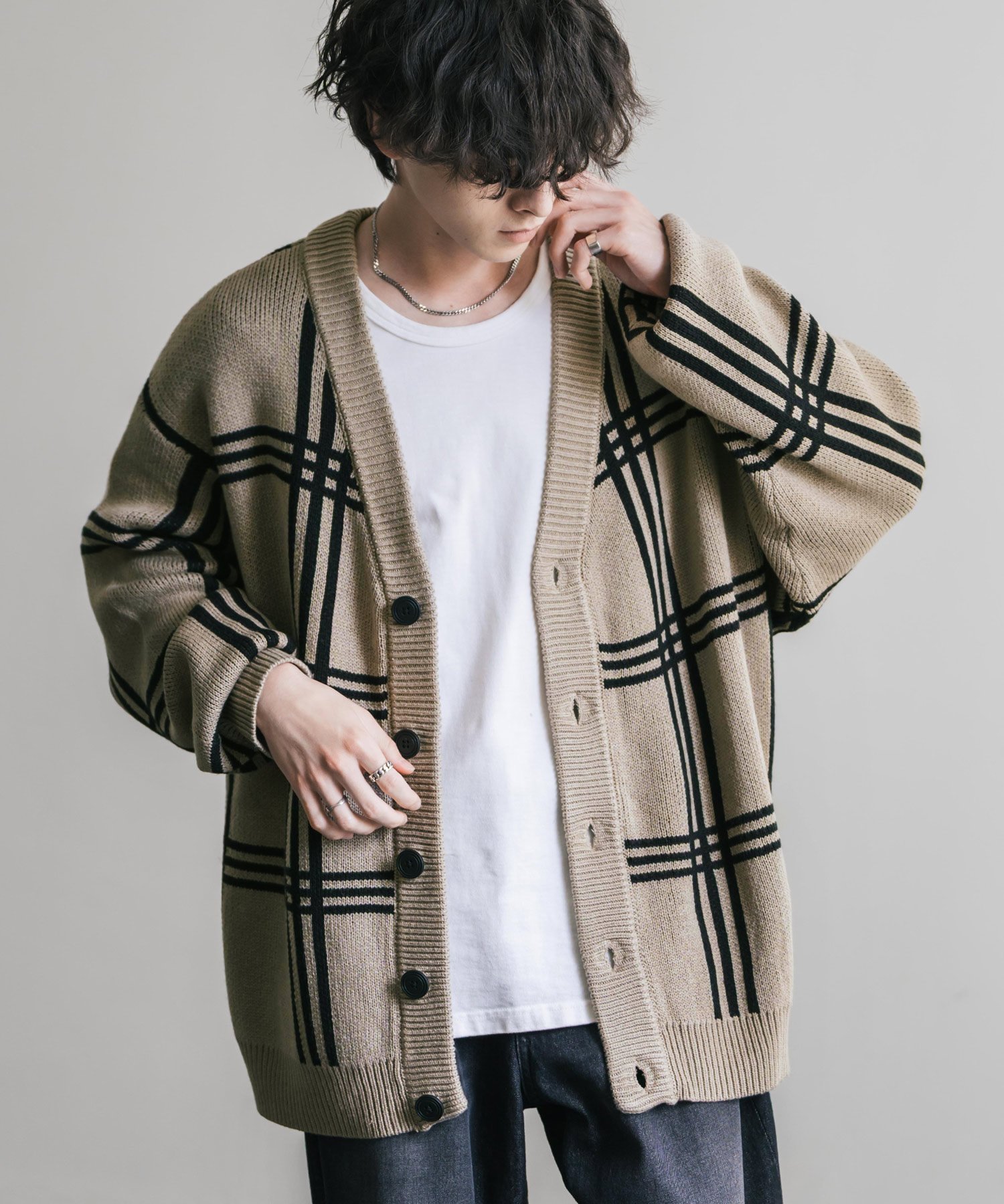 【ロッキーモンロー/Rocky Monroe】のオーバーサイズ 総柄Vネックニットカーディガン インテリア・キッズ・メンズ・レディースファッション・服の通販 founy(ファニー) ファッション Fashion レディースファッション Fashion for Women トップス・カットソー Cut & Sew Tops ニット Knit Tops & Sweaters カーディガン・羽織り Layered Style Cardigans Vネックトップス V-Neck Tops / V-Cut Neckline Shirts アクリル Acrylic Material カットソー Cut and Sewn Top 切替 Switching, Contrast Panel ショルダー Shoulder, Shoulder Strap チェック Check, Plaid, Tartan ドロップ Drop Shoulder, Dropped Style バランス Balance, Style Balance メンズ Men's, Menswear リラックス Relax, Relaxed Fit ワイド Wide, Wide Fit 再入荷 Restock / Back in Stock おすすめ Recommended / Our Picks エレガント 上品 Elegant 2025年 2025 2025-2026秋冬・A/W Autumn/Winter 2025–26 AW25–26 B-1.グレージュ|ID: prp329100004731154 ipo3291000000034730519