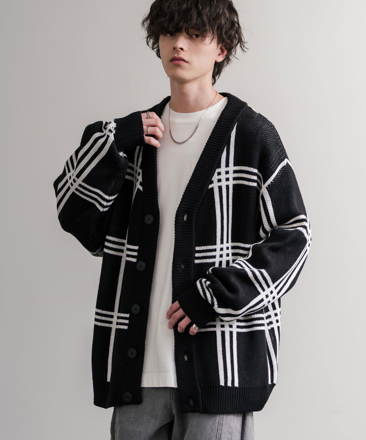 【ロッキーモンロー/Rocky Monroe】のオーバーサイズ 総柄Vネックニットカーディガン インテリア・キッズ・メンズ・レディースファッション・服の通販 founy(ファニー) ファッション Fashion レディースファッション Fashion for Women トップス・カットソー Cut & Sew Tops ニット Knit Tops & Sweaters カーディガン・羽織り Layered Style Cardigans Vネックトップス V-Neck Tops / V-Cut Neckline Shirts アクリル Acrylic Material カットソー Cut and Sewn Top 切替 Switching, Contrast Panel ショルダー Shoulder, Shoulder Strap チェック Check, Plaid, Tartan ドロップ Drop Shoulder, Dropped Style バランス Balance, Style Balance メンズ Men's, Menswear リラックス Relax, Relaxed Fit ワイド Wide, Wide Fit 再入荷 Restock / Back in Stock おすすめ Recommended / Our Picks エレガント 上品 Elegant 2025年 2025 2025-2026秋冬・A/W Autumn/Winter 2025–26 AW25–26 B-2.ブラック|ID: prp329100004731154 ipo3291000000034730520