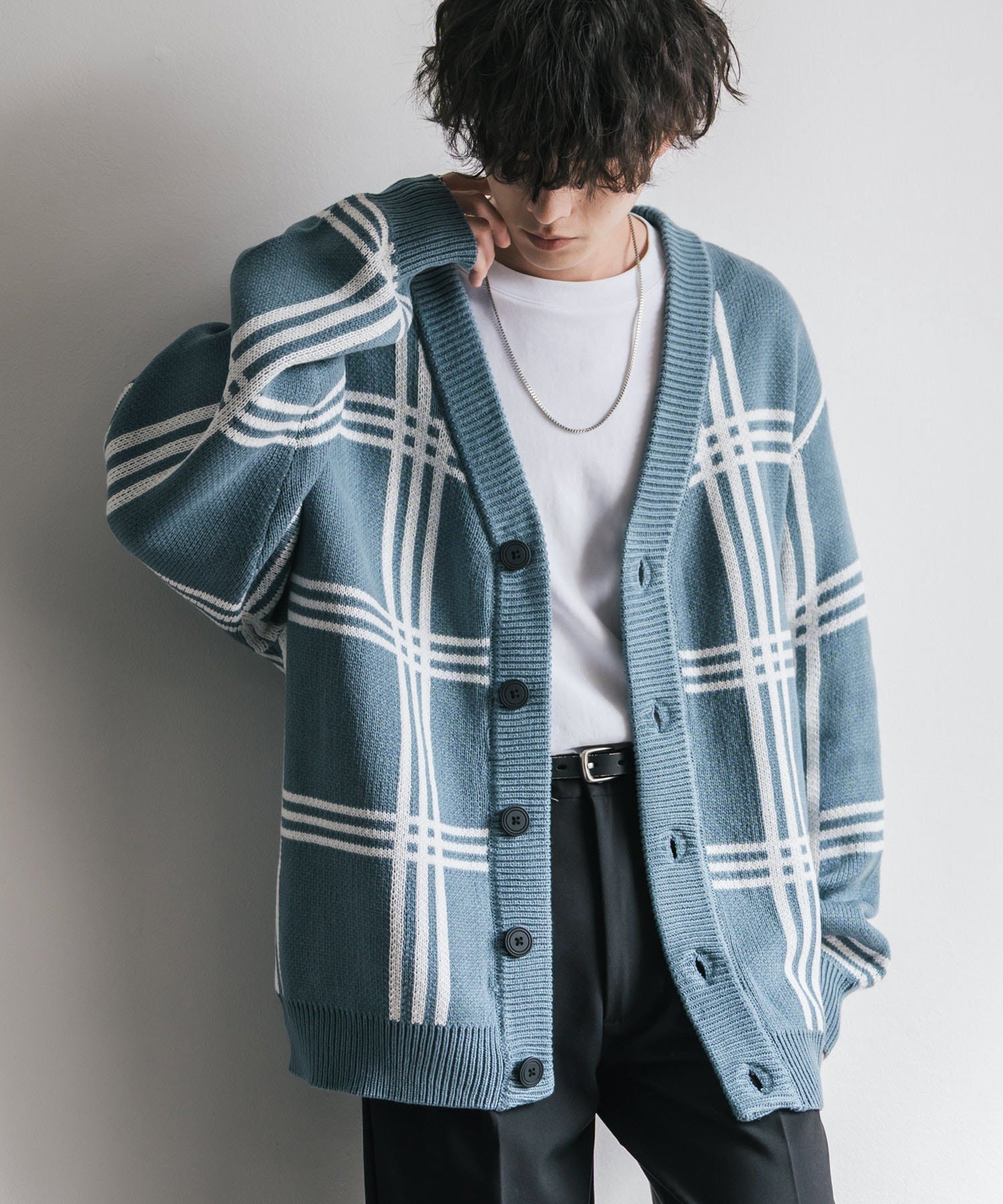 【ロッキーモンロー/Rocky Monroe】のオーバーサイズ 総柄Vネックニットカーディガン インテリア・キッズ・メンズ・レディースファッション・服の通販 founy(ファニー) ファッション Fashion レディースファッション Fashion for Women トップス・カットソー Cut & Sew Tops ニット Knit Tops & Sweaters カーディガン・羽織り Layered Style Cardigans Vネックトップス V-Neck Tops / V-Cut Neckline Shirts アクリル Acrylic Material カットソー Cut and Sewn Top 切替 Switching, Contrast Panel ショルダー Shoulder, Shoulder Strap チェック Check, Plaid, Tartan ドロップ Drop Shoulder, Dropped Style バランス Balance, Style Balance メンズ Men's, Menswear リラックス Relax, Relaxed Fit ワイド Wide, Wide Fit 再入荷 Restock / Back in Stock おすすめ Recommended / Our Picks エレガント 上品 Elegant 2025年 2025 2025-2026秋冬・A/W Autumn/Winter 2025–26 AW25–26 B-3.S.ブルー|ID: prp329100004731154 ipo3291000000034730522