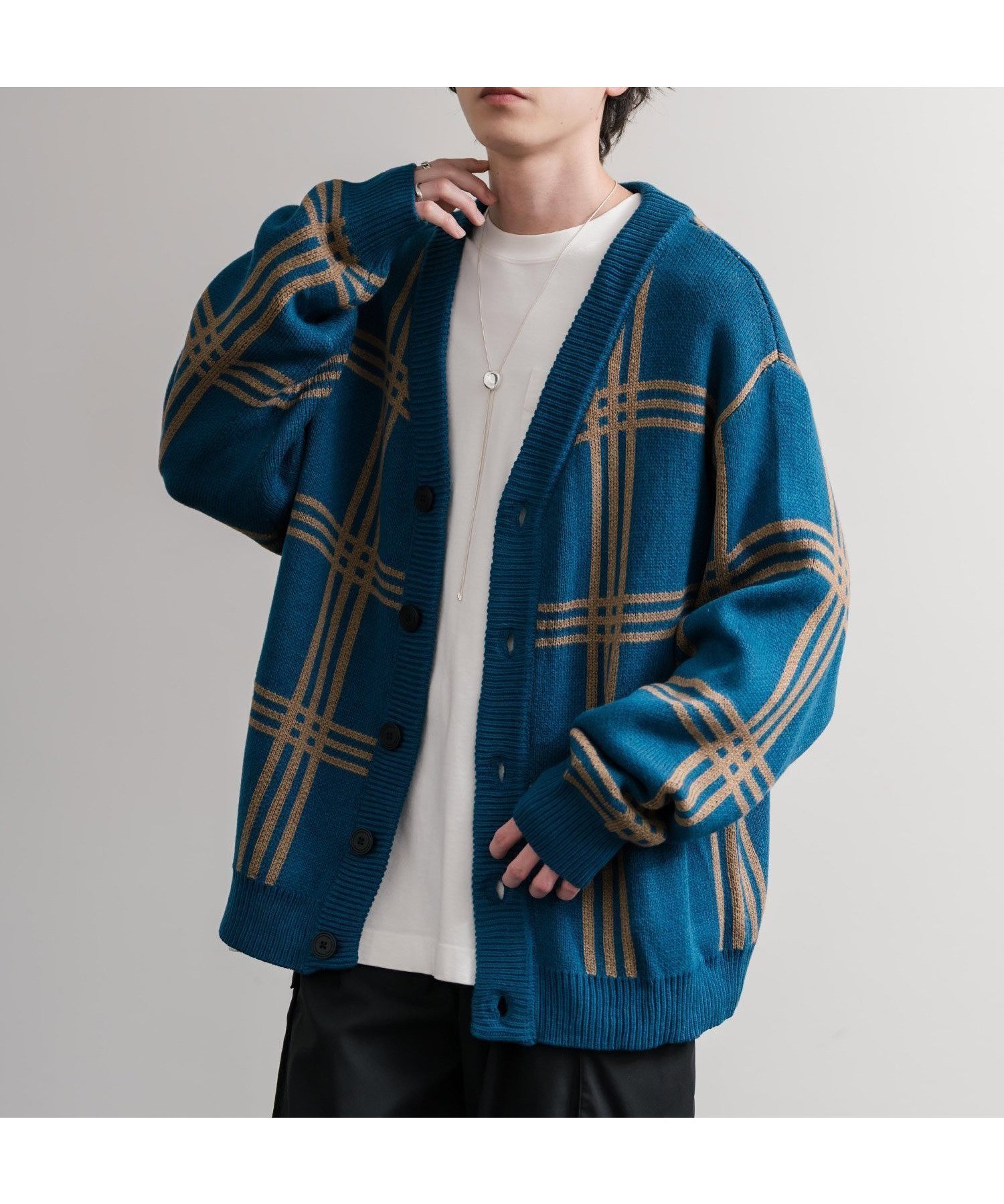 【ロッキーモンロー/Rocky Monroe】のオーバーサイズ 総柄Vネックニットカーディガン インテリア・キッズ・メンズ・レディースファッション・服の通販 founy(ファニー) ファッション Fashion レディースファッション Fashion for Women トップス・カットソー Cut & Sew Tops ニット Knit Tops & Sweaters カーディガン・羽織り Layered Style Cardigans Vネックトップス V-Neck Tops / V-Cut Neckline Shirts アクリル Acrylic Material カットソー Cut and Sewn Top 切替 Switching, Contrast Panel ショルダー Shoulder, Shoulder Strap チェック Check, Plaid, Tartan ドロップ Drop Shoulder, Dropped Style バランス Balance, Style Balance メンズ Men's, Menswear リラックス Relax, Relaxed Fit ワイド Wide, Wide Fit 再入荷 Restock / Back in Stock おすすめ Recommended / Our Picks エレガント 上品 Elegant 2025年 2025 2025-2026秋冬・A/W Autumn/Winter 2025–26 AW25–26 B-4.Mブルー|ID: prp329100004731154 ipo3291000000034730525