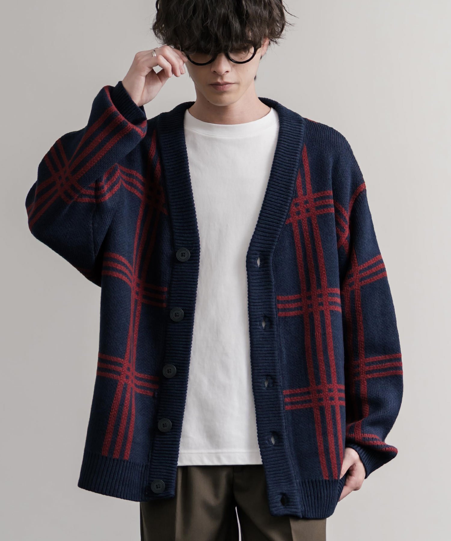 【ロッキーモンロー/Rocky Monroe】のオーバーサイズ 総柄Vネックニットカーディガン インテリア・キッズ・メンズ・レディースファッション・服の通販 founy(ファニー) ファッション Fashion レディースファッション Fashion for Women トップス・カットソー Cut & Sew Tops ニット Knit Tops & Sweaters カーディガン・羽織り Layered Style Cardigans Vネックトップス V-Neck Tops / V-Cut Neckline Shirts アクリル Acrylic Material カットソー Cut and Sewn Top 切替 Switching, Contrast Panel ショルダー Shoulder, Shoulder Strap チェック Check, Plaid, Tartan ドロップ Drop Shoulder, Dropped Style バランス Balance, Style Balance メンズ Men's, Menswear リラックス Relax, Relaxed Fit ワイド Wide, Wide Fit 再入荷 Restock / Back in Stock おすすめ Recommended / Our Picks エレガント 上品 Elegant 2025年 2025 2025-2026秋冬・A/W Autumn/Winter 2025–26 AW25–26 B-8.ネイビー|ID: prp329100004731154 ipo3291000000034730535