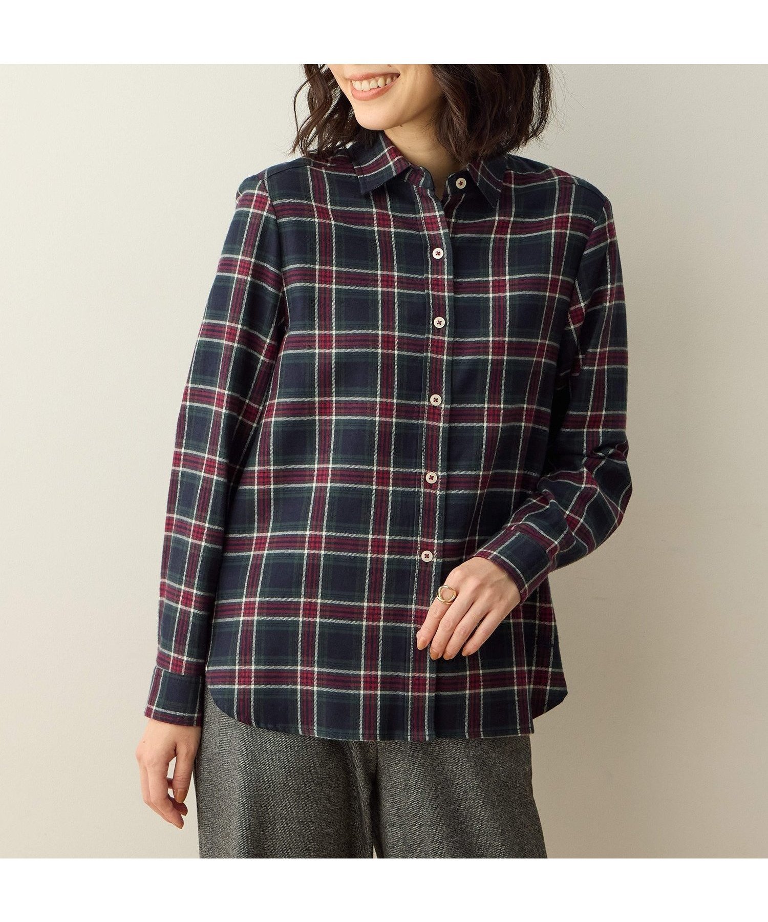 【デコイ/DECOY Since1981】のチェックシャツ インテリア・キッズ・メンズ・レディースファッション・服の通販 founy(ファニー) 　ファッション　Fashion　レディースファッション　Fashion for Women　トップス・カットソー　Cut & Sew Tops　シャツ・ブラウス・オフィスカジュアル　Elegant Blouses & Button-Ups　おすすめ　Recommended / Our Picks　ギャザー　Gathered, Ruffled　スタンダード　Standard, Basic　チェック　Check, Plaid, Tartan　レギュラー　Regular, Standard Fit　ワンポイント　One Point, Statement Accent　ネイビー|ID: prp329100004731197 ipo3291000000034260106