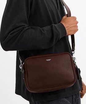 【コーチ/COACH / MEN】のレディオ カメラ バッグ 人気、トレンドファッション・服の通販 founy(ファニー) ファッション Fashion メンズファッション Fashion for Men バッグ Bags ヴィンテージ Vintage Style カメラ Camera Accessories クラシック Classic, Timeless Style ジップ Zip, Zipper 財布 Wallet, Purse ニューヨーク New York, NYC Style ポケット Pocket, Pocket Detail ラップ Wrap, Wrap Design おすすめ Recommended / Our Picks ギフト プレゼント Gift / Present |ID:prp329100004731214