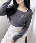 【イング/INGNI】の【WEB限定】ブローチ付オフショルニット チャコールグレー|ID: prp329100004731466 ipo3291000000034175160