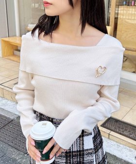 【イング/INGNI】の【WEB限定】ブローチ付オフショルニット 人気、トレンドファッション・服の通販 founy(ファニー) ファッション Fashion レディースファッション Fashion for Women トップス・カットソー Cut & Sew Tops ニット Knit Tops & Sweaters シンプル Simple, Minimal スマホ Smartphone, Mobile Device ブローチ Brooch, Pin Brooch |ID:prp329100004731466
