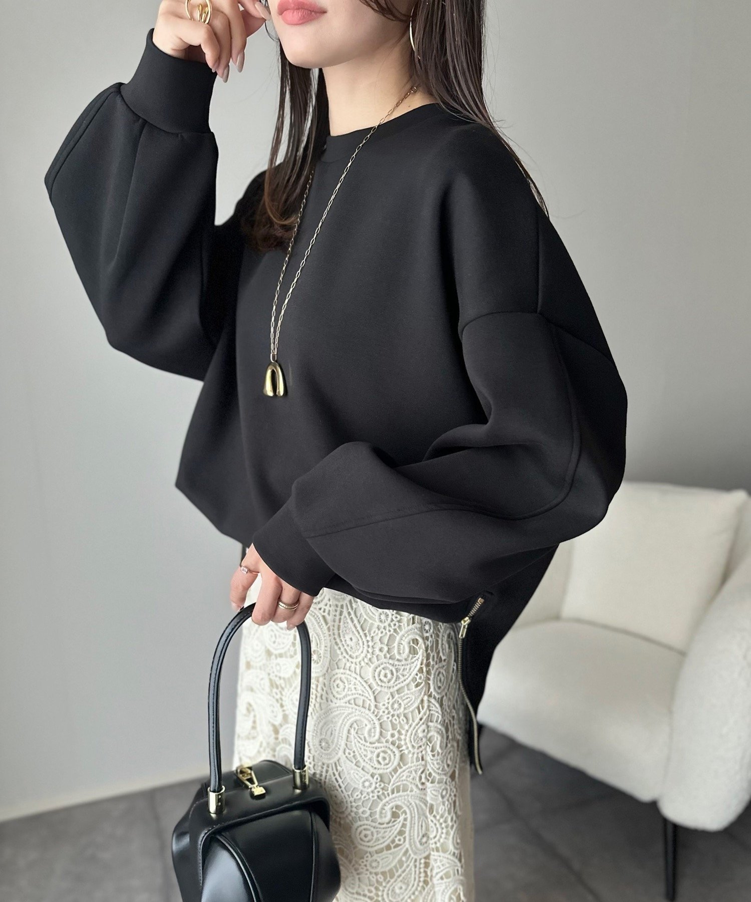 【スタイルドア/STYLEDOOR】のダンボールサイドジップクルーネックプルオーバー インテリア・キッズ・メンズ・レディースファッション・服の通販 founy(ファニー) 　ファッション　Fashion　レディースファッション　Fashion for Women　トップス・カットソー　Cut & Sew Tops　カジュアルプルオーバー・ニットトップス　Pullovers & Knit Tops / Casual Pullovers　アウトドア　Outdoor Clothing　洗える　Machine Washable　シルバー　Silver, Metallic Silver　シンプル　Simple, Minimal　ジップ　Zip, Zipper　ストレッチ　Stretch, Stretchy Fabric　スリット　Slit, Slit Detail　フォルム　Silhouette, Form　ボトム　Bottoms, Lower Wear　リラックス　Relax, Relaxed Fit　エレガント 上品　Elegant　ブラック|ID: prp329100004731521 ipo3291000000034279870