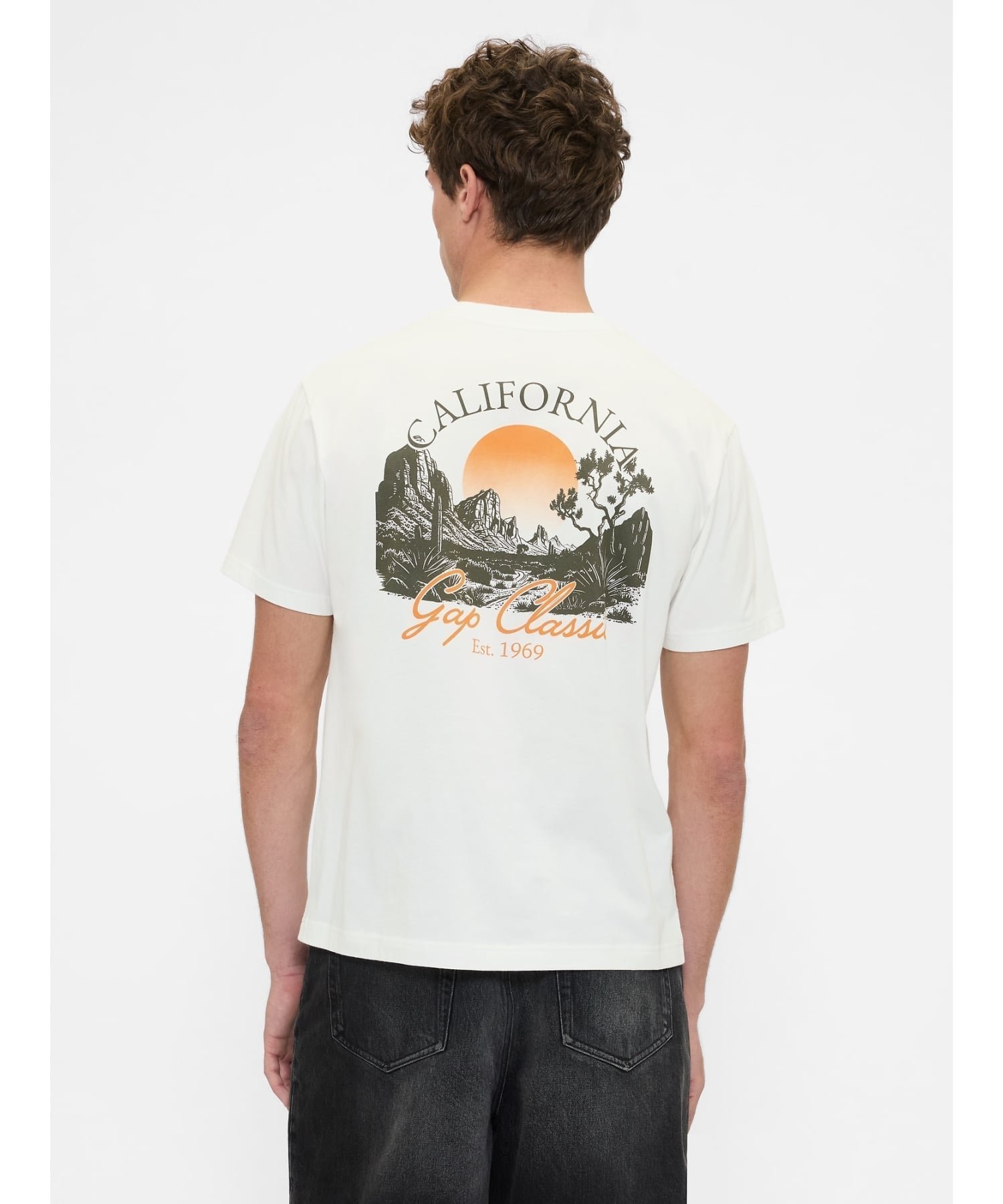 【ギャップ/GAP】のエブリディ ソフト リラックス グラフィックTシャツ インテリア・キッズ・メンズ・レディースファッション・服の通販 founy(ファニー) 　ファッション　Fashion　レディースファッション　Fashion for Women　トップス・カットソー　Cut & Sew Tops　シャツ・ブラウス・オフィスカジュアル　Elegant Blouses & Button-Ups　ロングTシャツ・Tシャツ　Longline T-Shirts & Tees　グラフィック　Graphic, Graphic Design　ショルダー　Shoulder, Shoulder Strap　ストレート　Straight, Straight Cut　ドロップ　Drop Shoulder, Dropped Style　フィット　Fit, Slim Fit　フロント　Front, Front Design　リラックス　Relax, Relaxed Fit　半袖　Short Sleeve, Half Sleeve　NEW_OFF_WHITE_V2|ID: prp329100004731818 ipo3291000000034799599