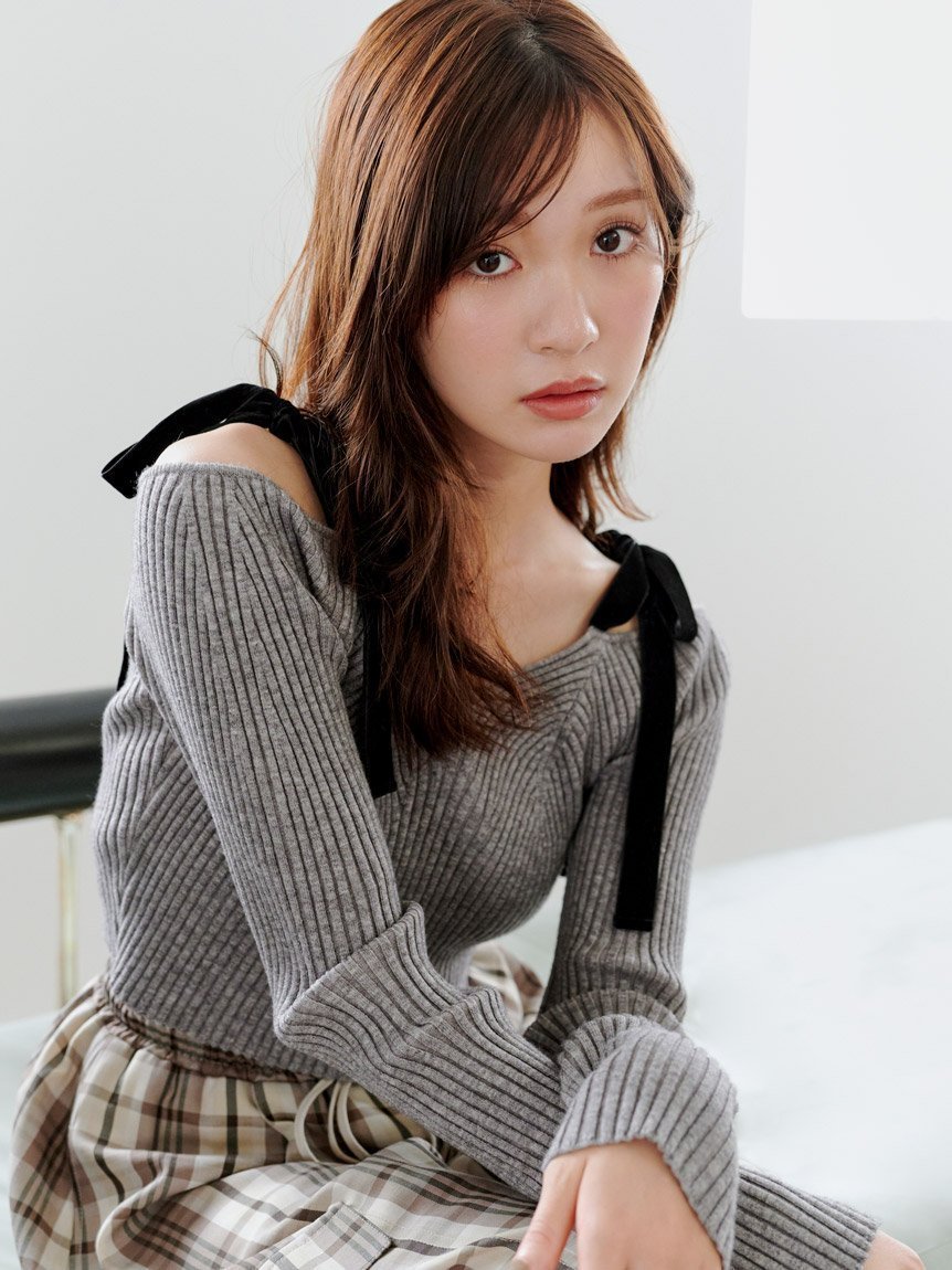 【スナイデル/SNIDEL】のショルダーリボンオフショルニットプルオーバー インテリア・キッズ・メンズ・レディースファッション・服の通販 founy(ファニー) 　ファッション　Fashion　レディースファッション　Fashion for Women　トップス・カットソー　Cut & Sew Tops　ニット　Knit Tops & Sweaters　カジュアルプルオーバー・ニットトップス　Pullovers & Knit Tops / Casual Pullovers　ウェーブ　Wavy Pattern　今季　This Season, Current Season　ショルダー　Shoulder, Shoulder Strap　シンプル　Simple, Minimal　スウェット / スエット　Sweatshirt, Sweatwear　ストレート　Straight, Straight Cut　スマート　Smart, Elegant　デコルテ　Décolleté, Neckline　バランス　Balance, Style Balance　フィット　Fit, Slim Fit　ベロア　Velour, Soft Velvet　ボトム　Bottoms, Lower Wear　リブニット　Rib Knit, Ribbed Knit　リボン　Ribbon, Bow　おすすめ　Recommended / Our Picks　GRY[006]|ID: prp329100004731861 ipo3291000000034721928