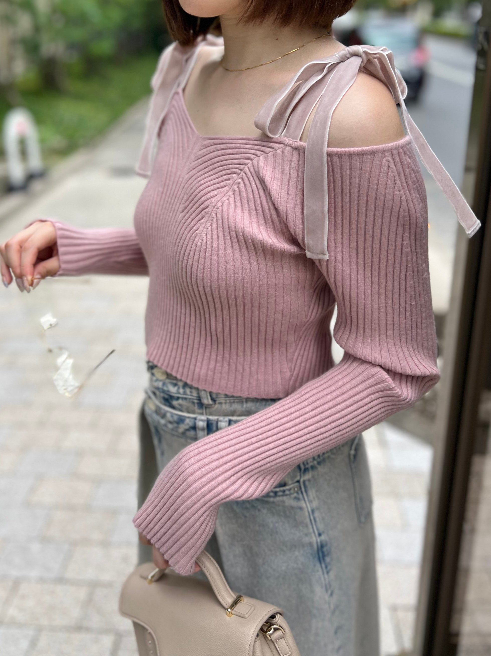 【スナイデル/SNIDEL】のショルダーリボンオフショルニットプルオーバー インテリア・キッズ・メンズ・レディースファッション・服の通販 founy(ファニー) 　ファッション　Fashion　レディースファッション　Fashion for Women　トップス・カットソー　Cut & Sew Tops　ニット　Knit Tops & Sweaters　カジュアルプルオーバー・ニットトップス　Pullovers & Knit Tops / Casual Pullovers　ウェーブ　Wavy Pattern　今季　This Season, Current Season　ショルダー　Shoulder, Shoulder Strap　シンプル　Simple, Minimal　スウェット / スエット　Sweatshirt, Sweatwear　ストレート　Straight, Straight Cut　スマート　Smart, Elegant　デコルテ　Décolleté, Neckline　バランス　Balance, Style Balance　フィット　Fit, Slim Fit　ベロア　Velour, Soft Velvet　ボトム　Bottoms, Lower Wear　リブニット　Rib Knit, Ribbed Knit　リボン　Ribbon, Bow　おすすめ　Recommended / Our Picks　PNK[066]|ID: prp329100004731861 ipo3291000000034721929