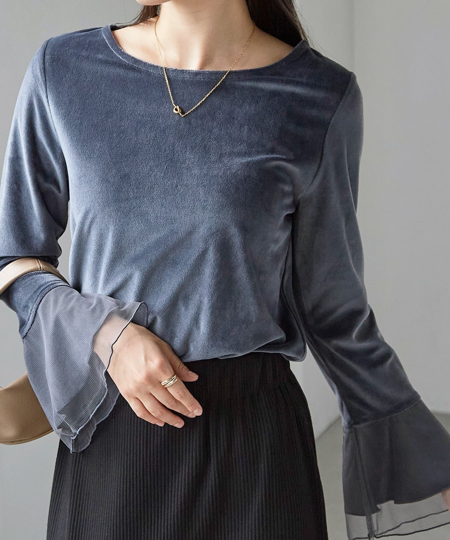 【ラナン/Ranan】のチュールフレアー袖ベロアプルオーバー 人気、トレンドファッション・服の通販 founy(ファニー) 　ファッション　Fashion　レディースファッション　Fashion for Women　トップス・カットソー　Cut & Sew Tops　カジュアルプルオーバー・ニットトップス　Pullovers & Knit Tops / Casual Pullovers　ベロアトップス　Velour Tops / Velvet-Look Items　インナー　Innerwear　キャミワンピース　Cami Dress, Slip Dress　コンビ　Combo, Combination Style　シアー　Sheer, See-Through　シンプル　Simple, Minimal　ジャンスカ　Jumper Skirt, Pinafore Dress　チュール　Tulip, Tulip Motif　デニム　Denim, Jeans Material　トレンド　Trend, Trending Now　フェミニン　Feminine, Girly　フレア　Flare, Flared　ベロア　Velour, Soft Velvet　ベーシック　Basic, Essential　ポケット　Pocket, Pocket Detail　 other-1|ID: prp329100004731917 ipo3291000000034179928