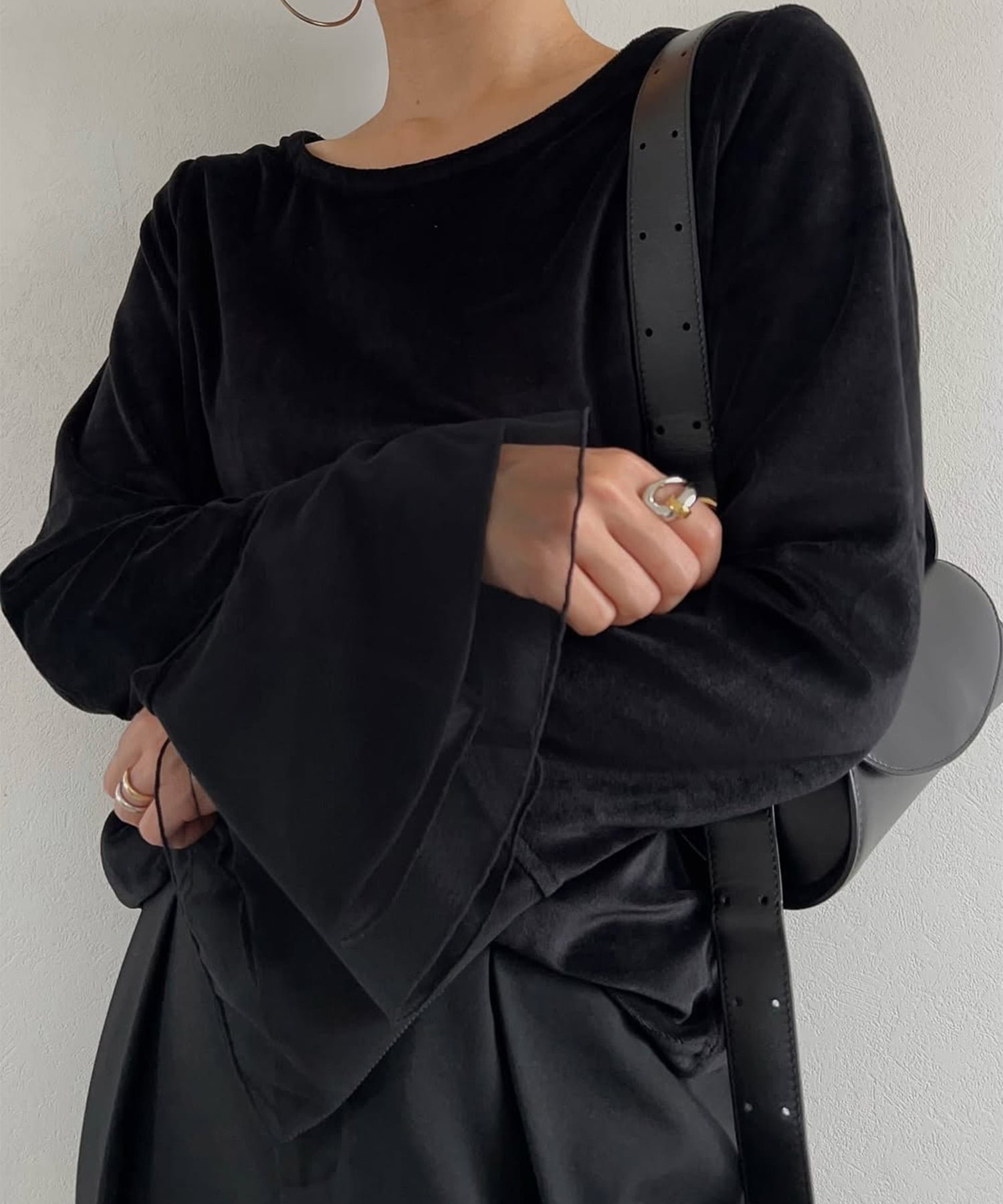 【ラナン/Ranan】のチュールフレアー袖ベロアプルオーバー インテリア・キッズ・メンズ・レディースファッション・服の通販 founy(ファニー) 　ファッション　Fashion　レディースファッション　Fashion for Women　トップス・カットソー　Cut & Sew Tops　カジュアルプルオーバー・ニットトップス　Pullovers & Knit Tops / Casual Pullovers　ベロアトップス　Velour Tops / Velvet-Look Items　インナー　Innerwear　キャミワンピース　Cami Dress, Slip Dress　コンビ　Combo, Combination Style　シアー　Sheer, See-Through　シンプル　Simple, Minimal　ジャンスカ　Jumper Skirt, Pinafore Dress　チュール　Tulip, Tulip Motif　デニム　Denim, Jeans Material　トレンド　Trend, Trending Now　フェミニン　Feminine, Girly　フレア　Flare, Flared　ベロア　Velour, Soft Velvet　ベーシック　Basic, Essential　ポケット　Pocket, Pocket Detail　ブラック|ID: prp329100004731917 ipo3291000000034179935