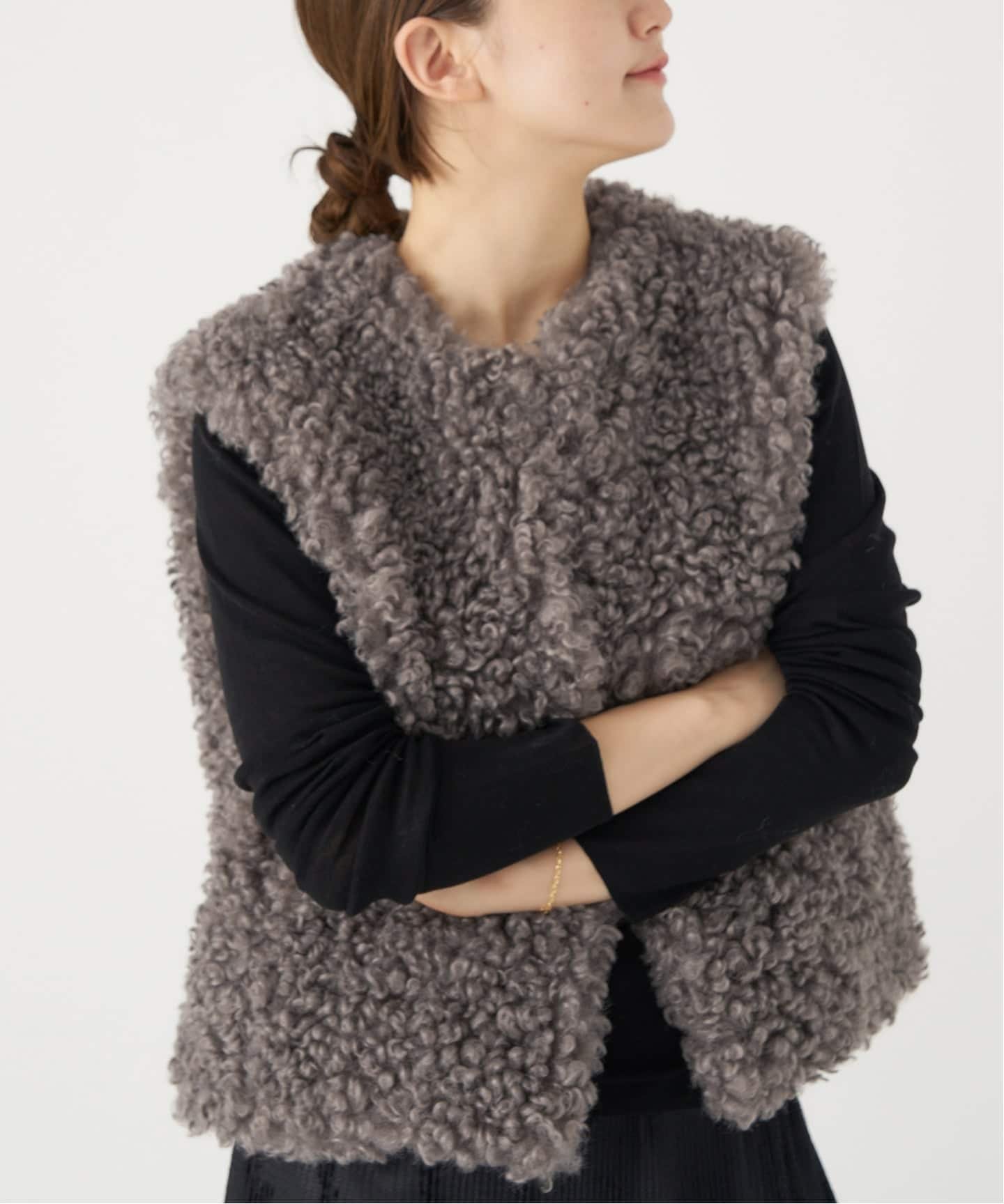 【イエナ/IENA】のTISSAVELカーリージレ インテリア・キッズ・メンズ・レディースファッション・服の通販 founy(ファニー)  ファッション Fashion レディースファッション Fashion for Women アウター Coat / Outerwear Collection トップス・カットソー Cut & Sew Tops ベスト&ジレ / 重ね着スタイル Vests & Gilets 2025年 2025 2025-2026秋冬・A/W Autumn/Winter 2025–26 AW25–26 コンパクト Compact, Small Size バランス Balance, Style Balance フェイクファー Faux Fur, Imitation Fur フランス France, French リュクス Luxury, Elegant, High-End, Chic 秋 Autumn グレー|ID: prp329100004732021 ipo3291000000034180792