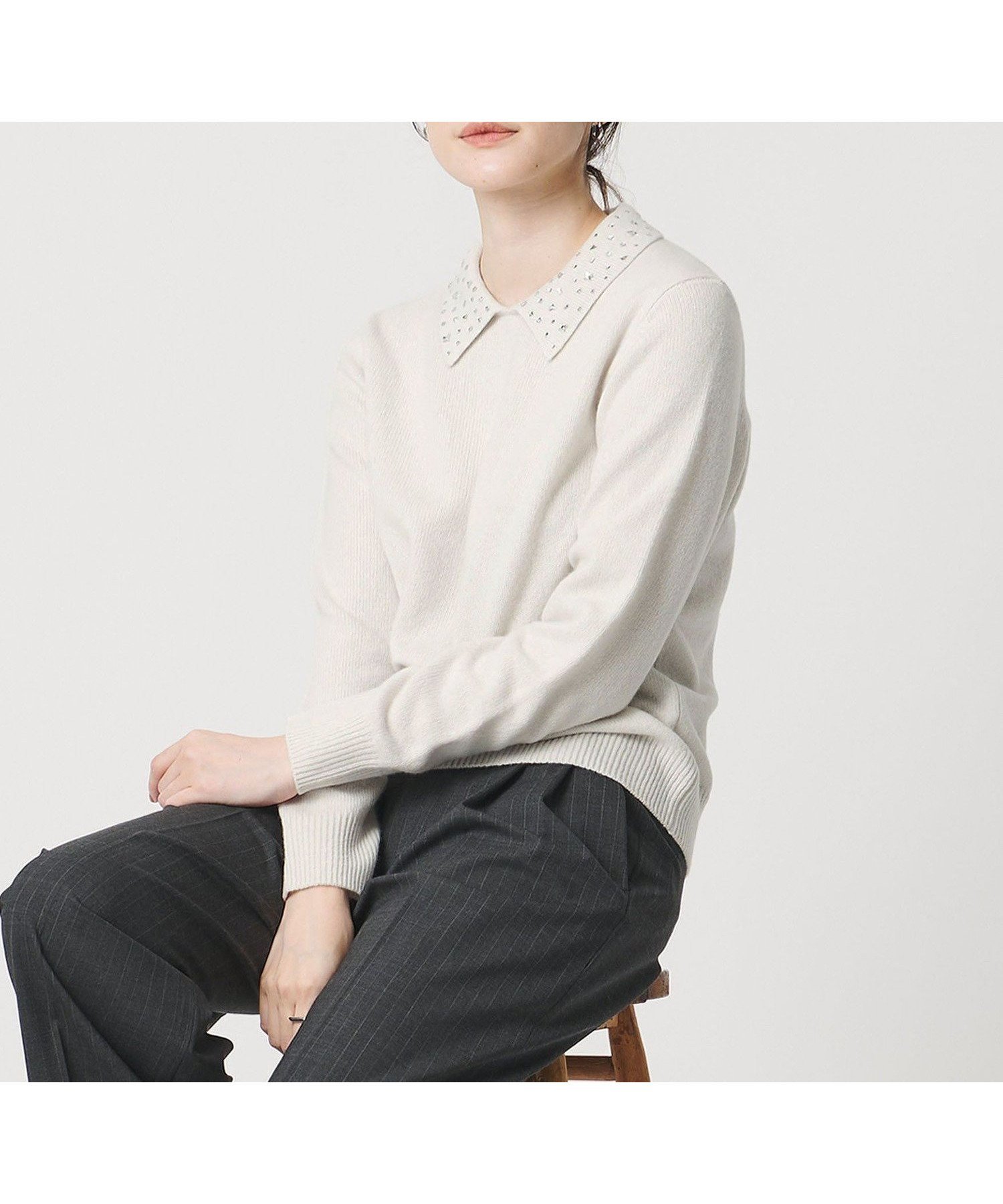 【ユナイテッドアローズ/UNITED ARROWS】のラインストーン ポロ ニット インテリア・キッズ・メンズ・レディースファッション・服の通販 founy(ファニー) 　ファッション　Fashion　レディースファッション　Fashion for Women　トップス・カットソー　Cut & Sew Tops　ニット　Knit Tops & Sweaters　カーディガン　Cardigan, Knitwear　クリスタル　Crystal, Swarovski　ストレート　Straight, Straight Cut　ストーン　Stone, Gem-Like　フレア　Flare, Flared　ベーシック　Basic, Essential　ワイド　Wide, Wide Fit　OFF WHITE|ID: prp329100004732030 ipo3291000000035098700