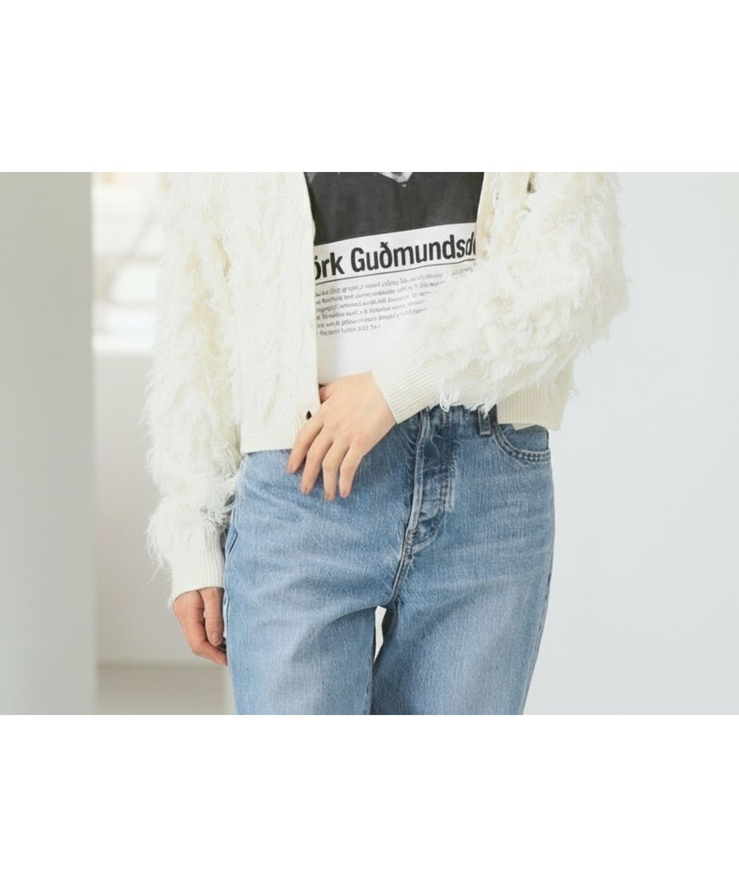 【ビームス ウイメン/BEAMS】のカット ジャカード フリンジ Vネック カーディガン 25AW 毛足 ふわふわ インテリア・キッズ・メンズ・レディースファッション・服の通販 founy(ファニー) 　ファッション　Fashion　レディースファッション　Fashion for Women　トップス・カットソー　Cut & Sew Tops　カーディガン・羽織り　Layered Style Cardigans　Vネックトップス　V-Neck Tops / V-Cut Neckline Shirts　カーディガン　Cardigan, Knitwear　キャミワンピース　Cami Dress, Slip Dress　シンプル　Simple, Minimal　ジャカード／ジャガード　Jacquard, Woven Pattern　ハイネック　High Neck, Mock Neck　フリンジ　Fringe, Tassel　ベーシック　Basic, Essential　ボーダー　Border, Stripe　A/W・秋冬　Autumn/Winter　おすすめ　Recommended / Our Picks　2025年　2025　2025-2026秋冬・A/W　Autumn/Winter 2025–26 AW25–26　OFF_WHITE|ID: prp329100004732042 ipo3291000000034967675