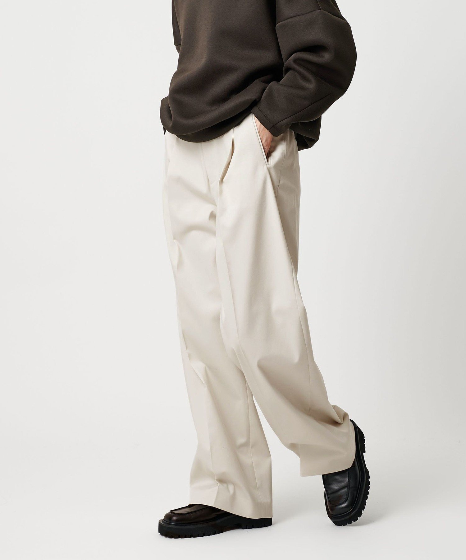 【ユナイテッドアローズ/UNITED ARROWS】のMARW UNITED ARROWS テーパード ワイド パンツ インテリア・キッズ・メンズ・レディースファッション・服の通販 founy(ファニー) 　ファッション　Fashion　レディースファッション　Fashion for Women　パンツ　Pants & Trousers　テーパード　Tapered, Tapered Pants　人気　Popular, Best Seller　パイピング　Piping, Trim Design　ポケット　Pocket, Pocket Detail　ワイド　Wide, Wide Fit　A/W・秋冬　Autumn/Winter　ビジネス 仕事 通勤　Business / Work / Commuting　OFF WHITE|ID: prp329100004732048 ipo3291000000034538027