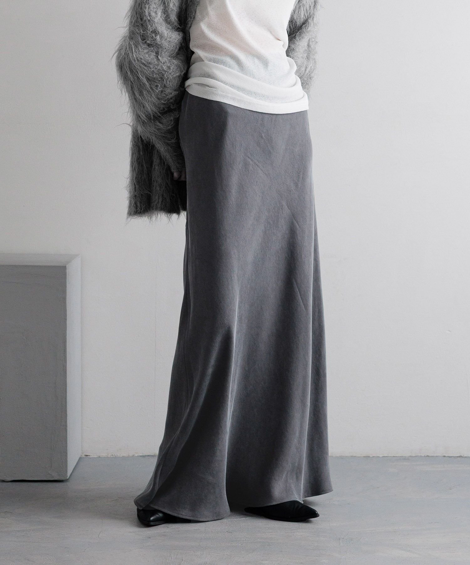 【ローリーズファーム/LOWRYS FARM】のフィブリルサテンスカート インテリア・キッズ・メンズ・レディースファッション・服の通販 founy(ファニー) ファッション Fashion レディースファッション Fashion for Women スカート Skirts カットソー Cut and Sewn Top バイアス Bias, Diagonal Cut バランス Balance, Style Balance フィット Fit, Slim Fit フレア Flare, Flared エレガント 上品 Elegant A/W・秋冬 Autumn/Winter チャコールグレー18|ID: prp329100004732146 ipo3291000000034658908