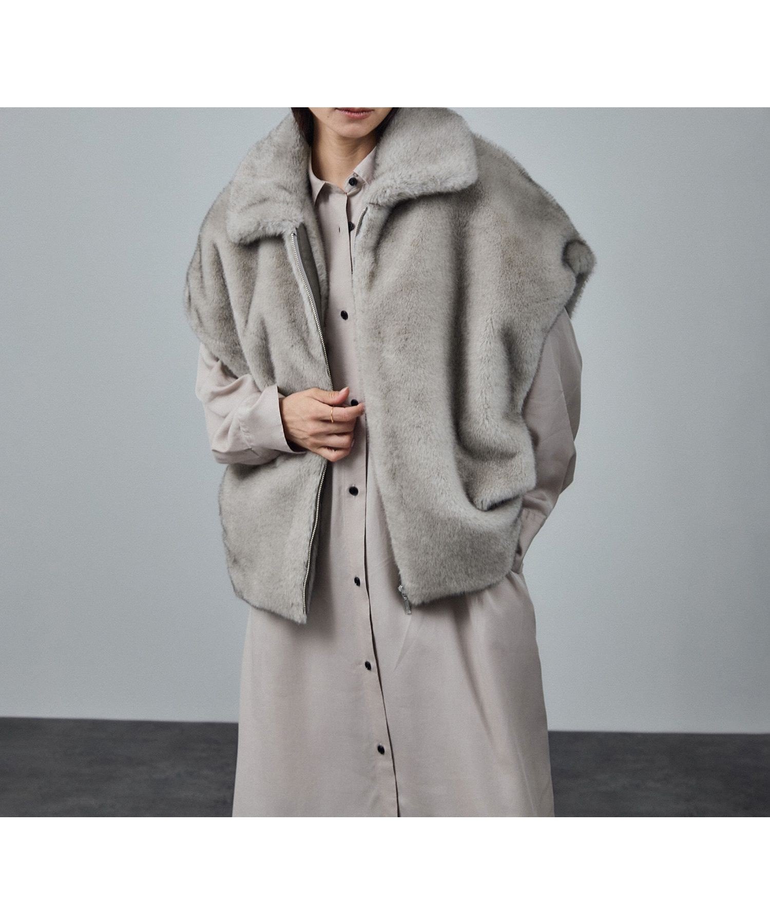 【サロン アダム エ ロペ/SALON adam et rope'】の【WEB限定】グラデーションファージレ インテリア・キッズ・メンズ・レディースファッション・服の通販 founy(ファニー) 　ファッション　Fashion　レディースファッション　Fashion for Women　アウター　Coat / Outerwear Collection　トップス・カットソー　Cut & Sew Tops　ベスト&ジレ / 重ね着スタイル　Vests & Gilets　グラデーション　Gradient, Ombre　シンプル　Simple, Minimal　スウェット / スエット　Sweatshirt, Sweatwear　セットアップ　Set-Up, Coordinated Outfit　デニム　Denim, Jeans Material　トレンド　Trend, Trending Now　なめらか　Smooth, Silky Texture　バランス　Balance, Style Balance　フェイクファー　Faux Fur, Imitation Fur　フェミニン　Feminine, Girly　ポケット　Pocket, Pocket Detail　リアル　Real, Realistic　レース　Lace, Lace Fabric　A/W・秋冬　Autumn/Winter　おすすめ　Recommended / Our Picks　エレガント 上品　Elegant　グレー(07)|ID: prp329100004732167 ipo3291000000034793159