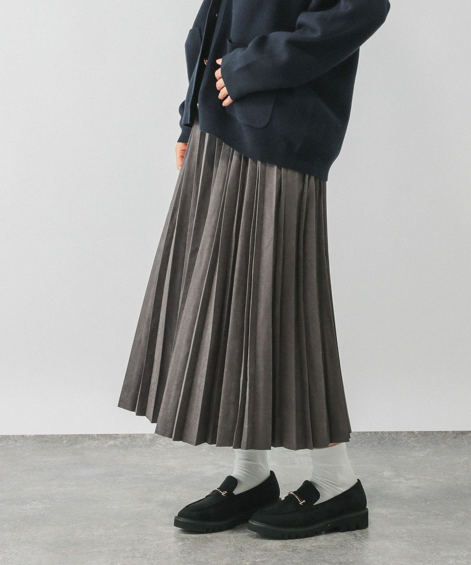 【グローバルワーク/GLOBAL WORK】のピーチサテンプリーツスカート/一部店舗限定/593379 インテリア・キッズ・メンズ・レディースファッション・服の通販 founy(ファニー) 　ファッション　Fashion　レディースファッション　Fashion for Women　スカート　Skirts　プリーツスカート / 上品フェミニンスタイル　Pleated Skirts　ギャザー　Gathered, Ruffled　サテン　Satin, Glossy Fabric　シンプル　Simple, Minimal　ピーチ　Peach, Soft Touch　フレア　Flare, Flared　プリーツ　Pleats, Pleated　ランダム　Random, Irregular　ヴィンテージ　Vintage Style　秋　Autumn　スミクロ15|ID: prp329100004732185 ipo3291000000034313138