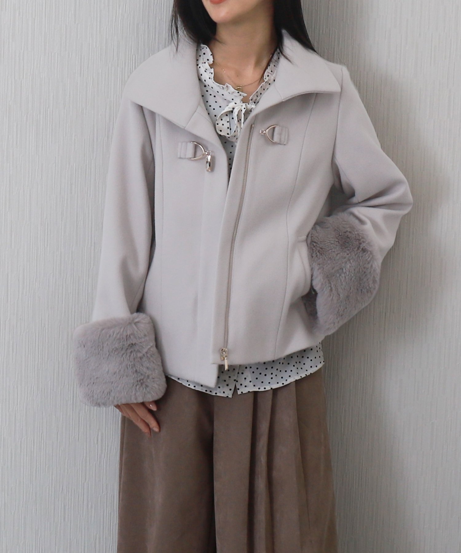 【リベルモア/libelle more】のビット付きファーショートコート インテリア・キッズ・メンズ・レディースファッション・服の通販 founy(ファニー) 　ファッション　Fashion　レディースファッション　Fashion for Women　アウター　Coat / Outerwear Collection　コート・ロングコート・ピーコート　Long Coats, Peacoats & More　オケージョン　Occasion Wear　ショート　Short, Short Length　シンプル　Simple, Minimal　デニム　Denim, Jeans Material　ハイネック　High Neck, Mock Neck　ポケット　Pocket, Pocket Detail　冬　Winter / This Winter　A/W・秋冬　Autumn/Winter　再入荷　Restock / Back in Stock　おすすめ　Recommended / Our Picks　エレガント 上品　Elegant　クリスマス X'mas　Christmas / X'mas　入学式　Entrance Ceremony　卒業式　Graduation Ceremony　ビジネス 仕事 通勤　Business / Work / Commuting　結婚式　Wedding　ピンク|ID: prp329100004732236 ipo3291000000034499532