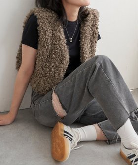 【ヴァンス エクスチェンジ/VENCE EXCHANGE】のプードルファーショートベスト 人気、トレンドファッション・服の通販 founy(ファニー) ファッション Fashion レディースファッション Fashion for Women アウター Coat / Outerwear Collection トップス・カットソー Cut & Sew Tops ベスト&ジレ / 重ね着スタイル Vests & Gilets おすすめ Recommended / Our Picks ショート Short, Short Length シンプル Simple, Minimal フェイクファー Faux Fur, Imitation Fur ベスト Vest, Waistcoat ボトム Bottoms, Lower Wear 無地 Plain, Solid Color |ID:prp329100004732292