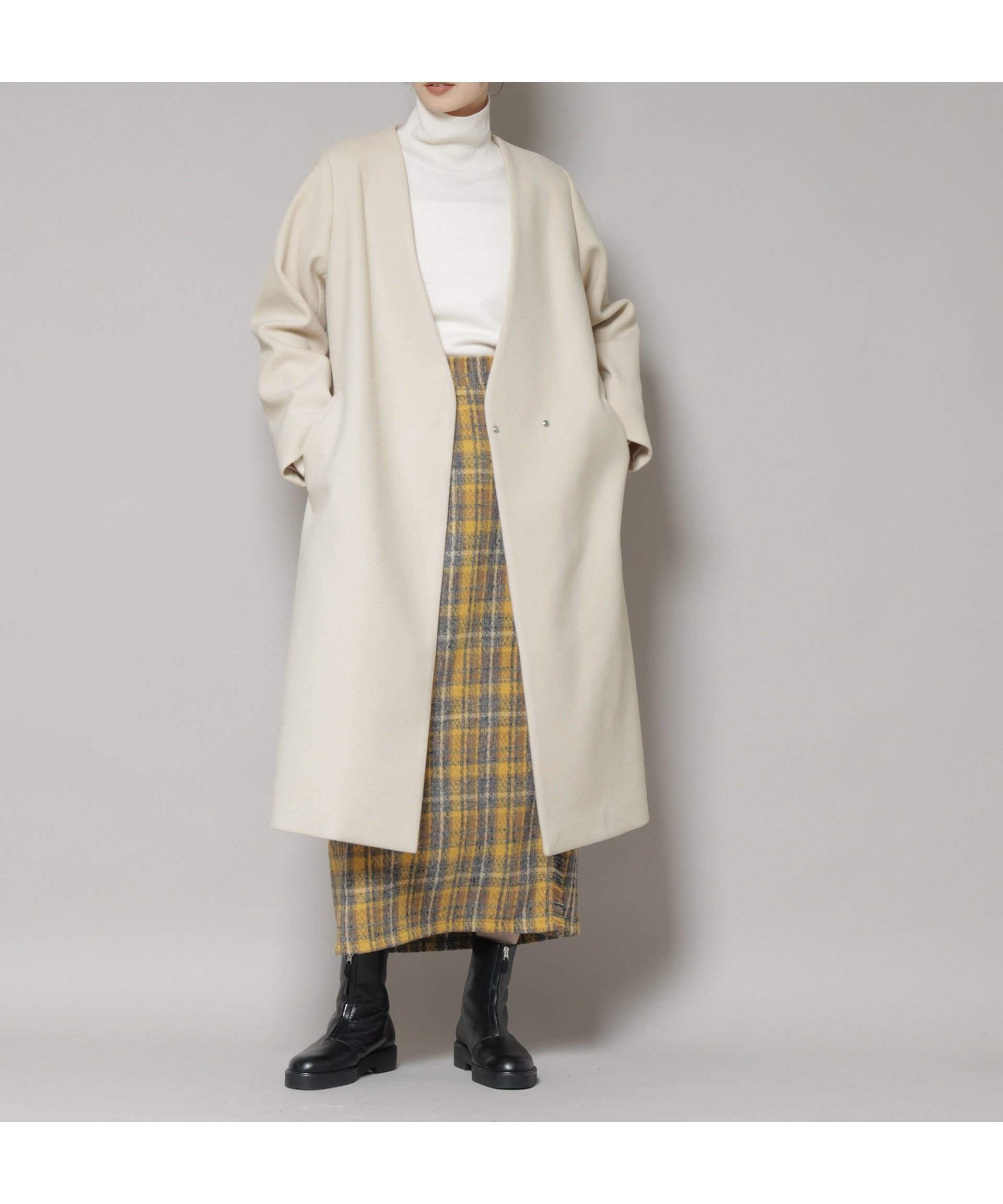 【ナノ ユニバース/nano universe】のVネックノーカラーコート インテリア・キッズ・メンズ・レディースファッション・服の通販 founy(ファニー) 　ファッション　Fashion　レディースファッション　Fashion for Women　アウター　Coat / Outerwear Collection　コート・ロングコート・ピーコート　Long Coats, Peacoats & More　今季　This Season, Current Season　シンプル　Simple, Minimal　スタイリッシュ　Stylish, Fashionable　タートルネック　Turtleneck, High Neck　ドット　Polka Dot, Dot Pattern　バランス　Balance, Style Balance　ベーシック　Basic, Essential　冬　Winter / This Winter　アウトレット　Outlet / Clearance　エレガント 上品　Elegant　ビジネス 仕事 通勤　Business / Work / Commuting　2025年　2025　2025-2026秋冬・A/W　Autumn/Winter 2025–26 AW25–26　ライトベージュ1|ID: prp329100004732391 ipo3291000000035046233