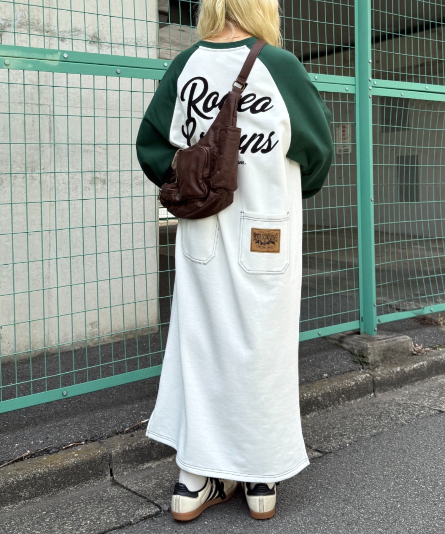【ロデオクラウンズワイドボウル/RODEO CROWNS WIDE BOWL】のラグランカラーステッチワンピース 人気、トレンドファッション・服の通販 founy(ファニー) 　ファッション　Fashion　レディースファッション　Fashion for Women　ワンピース　Dresses　おすすめ　Recommended / Our Picks　ショート　Short, Short Length　スニーカー　Sneakers, Trainers　スリット　Slit, Slit Detail　パッチ　Patch, Appliqué　プリント　Print, Printed Pattern　今季　This Season, Current Season　 other-1|ID: prp329100004732426 ipo3291000000034609563