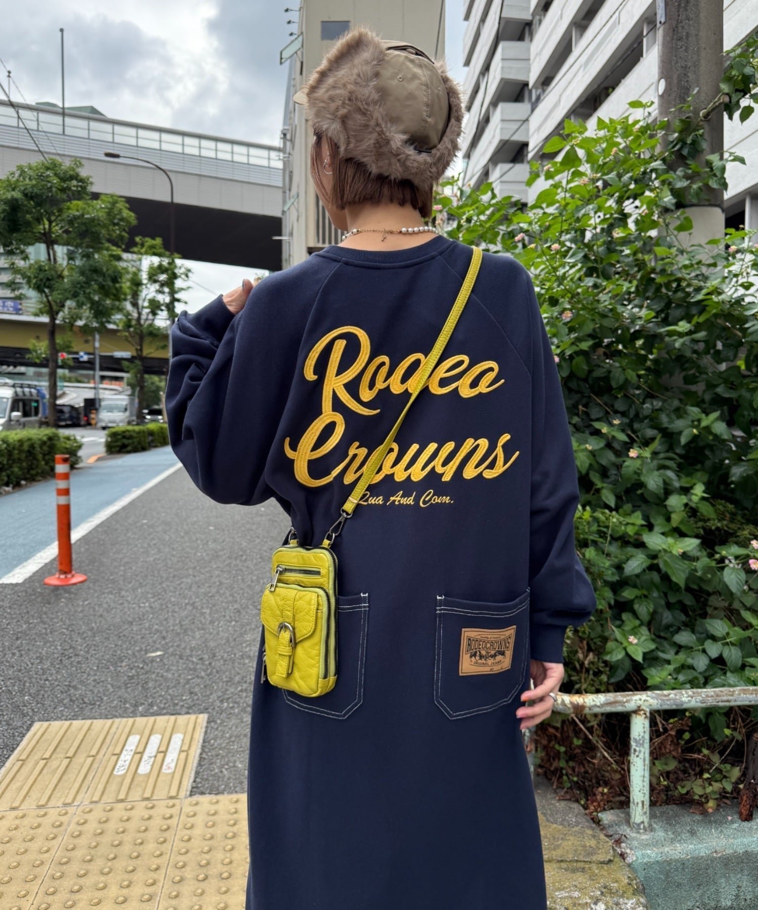 【ロデオクラウンズワイドボウル/RODEO CROWNS WIDE BOWL】のラグランカラーステッチワンピース インテリア・キッズ・メンズ・レディースファッション・服の通販 founy(ファニー) 　ファッション　Fashion　レディースファッション　Fashion for Women　ワンピース　Dresses　おすすめ　Recommended / Our Picks　ショート　Short, Short Length　スニーカー　Sneakers, Trainers　スリット　Slit, Slit Detail　パッチ　Patch, Appliqué　プリント　Print, Printed Pattern　今季　This Season, Current Season　NVY|ID: prp329100004732426 ipo3291000000034609566