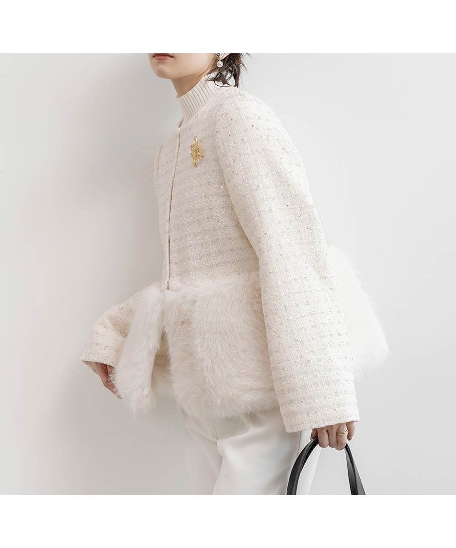 【ランダ/RANDA】の2WAY フェイクファーショートジャケット インテリア・キッズ・メンズ・レディースファッション・服の通販 founy(ファニー) 　ファッション　Fashion　レディースファッション　Fashion for Women　アウター　Coat / Outerwear Collection　レディースジャケット・軽アウター　Jackets　ショート　Short, Short Length　シンプル　Simple, Minimal　ジャケット　Jacket, Outerwear　デニム　Denim, Jeans Material　トレンド　Trend, Trending Now　ドレス　Dress, One-Piece　なめらか　Smooth, Silky Texture　フェイクファー　Faux Fur, Imitation Fur　フラット　Flat, Flat Shoes　フロント　Front, Front Design　ブローチ　Brooch, Pin Brooch　マーメイド　Mermaid, Fishtail Silhouette　リュクス　Luxury, Elegant, High-End, Chic　おすすめ　Recommended / Our Picks　エレガント 上品　Elegant　MIX|ID: prp329100004732585 ipo3291000000034184641