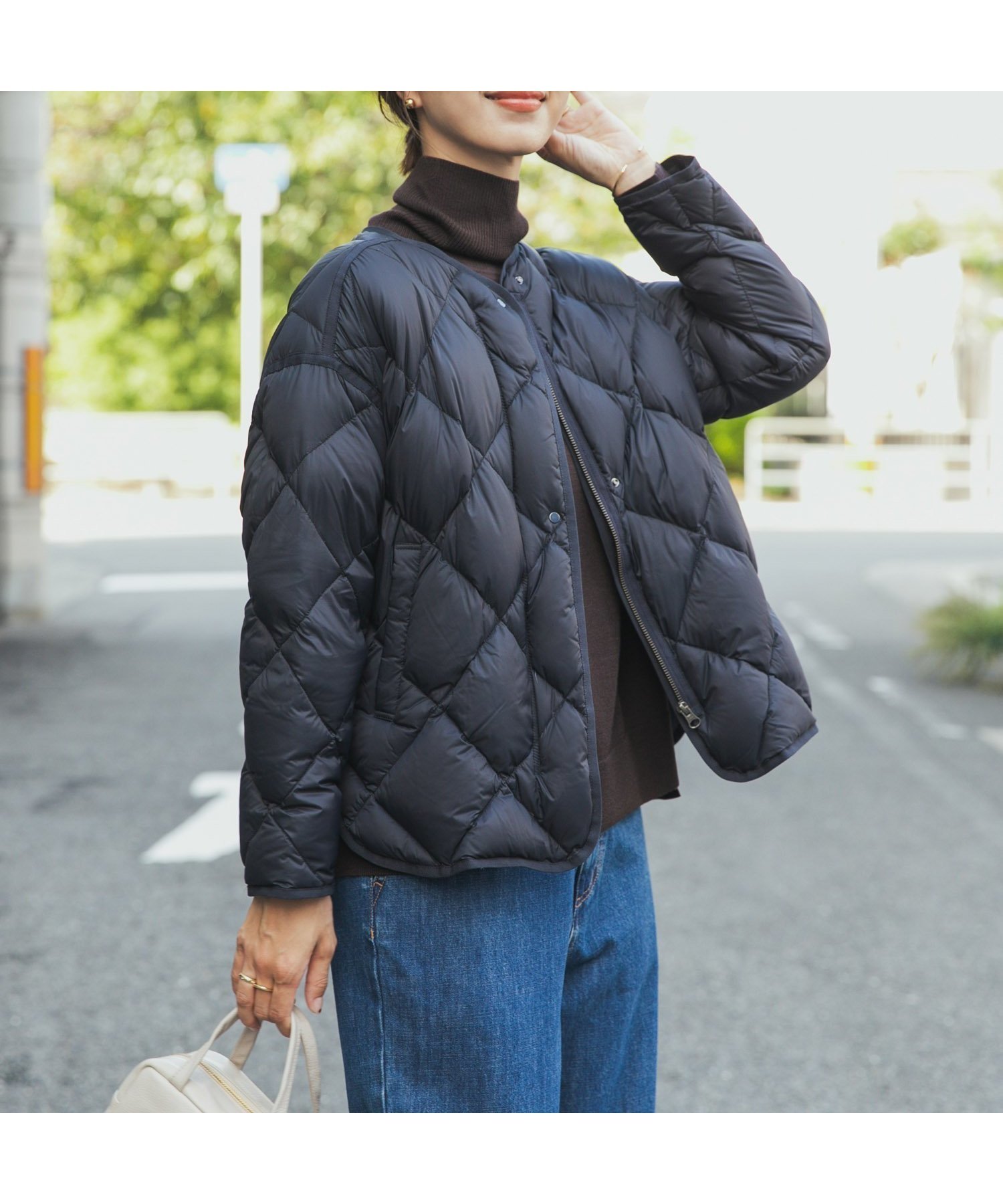 【アーバンリサーチ ドアーズ/URBAN RESEARCH DOORS】の『一部WEB限定カラー』ライトダウンキルトショートブルゾン インテリア・キッズ・メンズ・レディースファッション・服の通販 founy(ファニー) 　ファッション　Fashion　レディースファッション　Fashion for Women　アウター　Coat / Outerwear Collection　ブルゾンジャケット・スポーティアウター　Blouson Jackets　2025年　2025　2025-2026秋冬・A/W　Autumn/Winter 2025–26 AW25–26　冬　Winter / This Winter　キルティング　Quilted, Quilting　ショルダー　Shoulder, Shoulder Strap　ショート　Short, Short Length　シンプル　Simple, Minimal　タートル　Turtleneck, Turtle Collar　ダウン　Down, Puffer　ドロップ　Drop Shoulder, Dropped Style　ブルゾン　Blouson, Bomber Jacket　ベーシック　Basic, Essential　マフラー　Scarf, Muffler　ライナー　Liner, Inner Layer　ルーズ　Loose, Oversized　ワイド　Wide, Wide Fit　A/W・秋冬　Autumn/Winter　NAVY|ID: prp329100004732655 ipo3291000000034185144