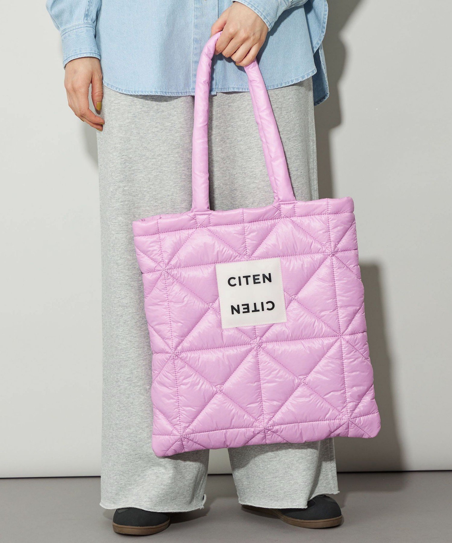 【シテン/CITEN】のCITEN CITEN パデッド トートバッグ インテリア・キッズ・メンズ・レディースファッション・服の通販 founy(ファニー) 　ファッション　Fashion　レディースファッション　Fashion for Women　バッグ　Bags　キルティング　Quilted, Quilting　トライアングル　Triangle, Triangular Shape　フィット　Fit, Slim Fit　ポケット　Pocket, Pocket Detail　モコモコ　Fuzzy, Fluffy　A/W・秋冬　Autumn/Winter　おすすめ　Recommended / Our Picks　PINK|ID: prp329100004732680 ipo3291000000034456300