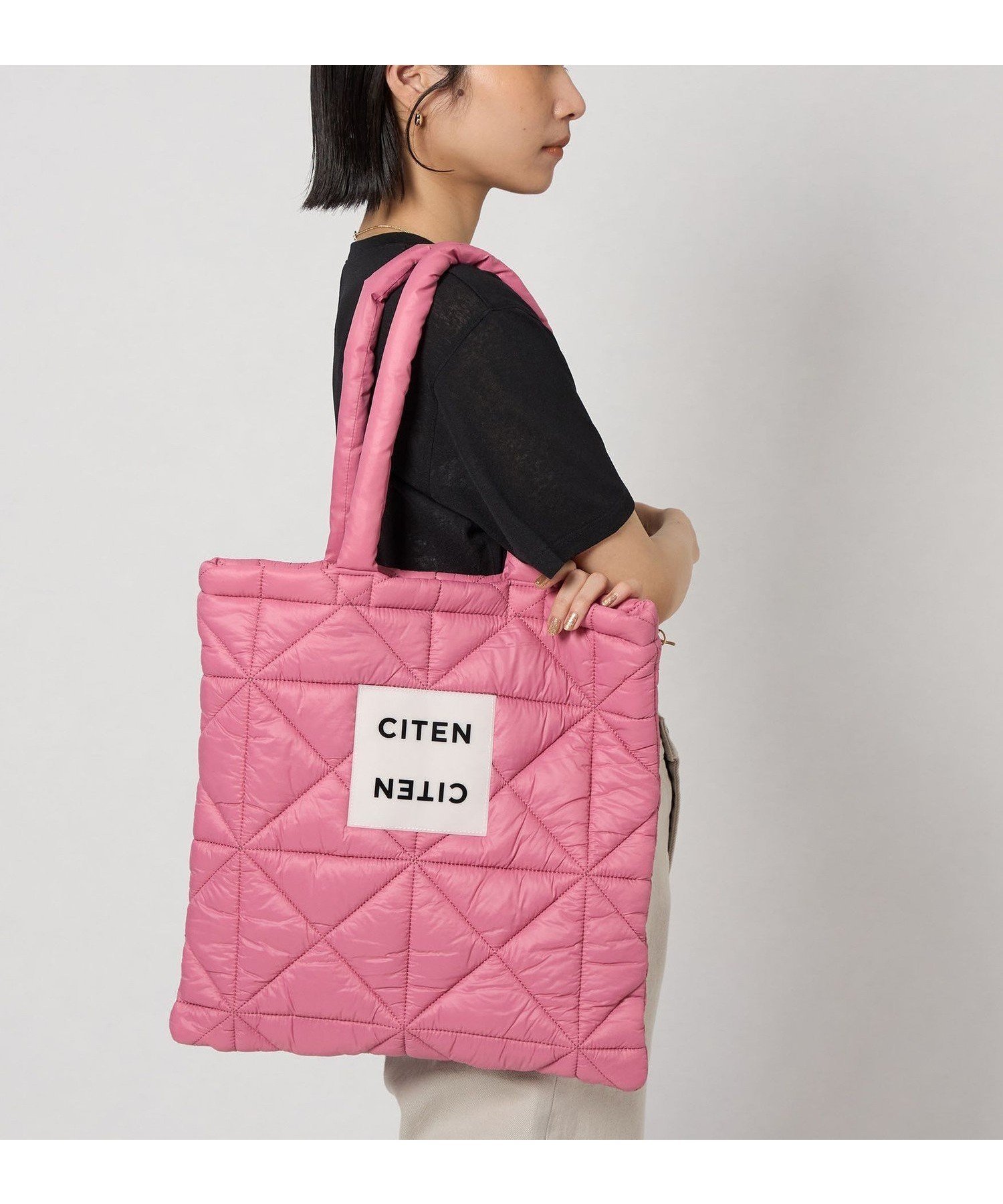 【シテン/CITEN】のCITEN CITEN パデッド トートバッグ インテリア・キッズ・メンズ・レディースファッション・服の通販 founy(ファニー) 　ファッション　Fashion　レディースファッション　Fashion for Women　バッグ　Bags　キルティング　Quilted, Quilting　トライアングル　Triangle, Triangular Shape　フィット　Fit, Slim Fit　ポケット　Pocket, Pocket Detail　モコモコ　Fuzzy, Fluffy　A/W・秋冬　Autumn/Winter　おすすめ　Recommended / Our Picks　その他3|ID: prp329100004732680 ipo3291000000034456304