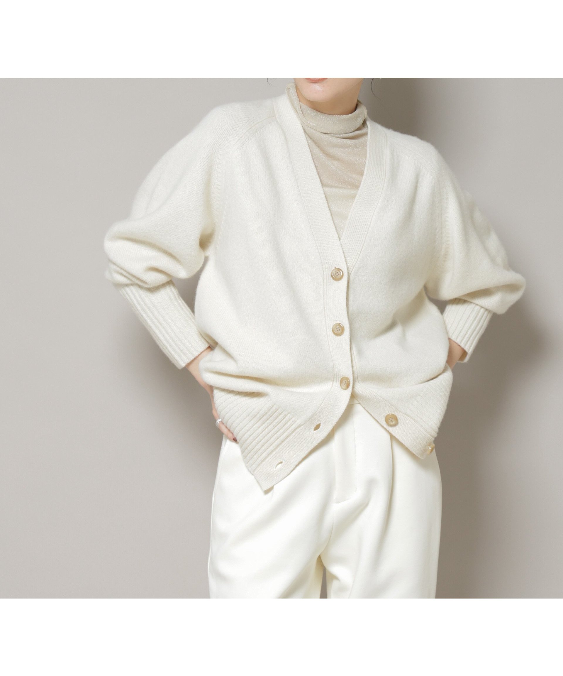 【ナノ ユニバース/nano universe】のAQUAウールカシミヤVネックカーディガン インテリア・キッズ・メンズ・レディースファッション・服の通販 founy(ファニー) 　ファッション　Fashion　レディースファッション　Fashion for Women　トップス・カットソー　Cut & Sew Tops　カーディガン・羽織り　Layered Style Cardigans　Vネックトップス　V-Neck Tops / V-Cut Neckline Shirts　インナー　Innerwear　カーディガン　Cardigan, Knitwear　スリット　Slit, Slit Detail　バランス　Balance, Style Balance　A/W・秋冬　Autumn/Winter　エレガント 上品　Elegant　2025年　2025　2025-2026秋冬・A/W　Autumn/Winter 2025–26 AW25–26　オフホワイト1|ID: prp329100004732929 ipo3291000000034439169