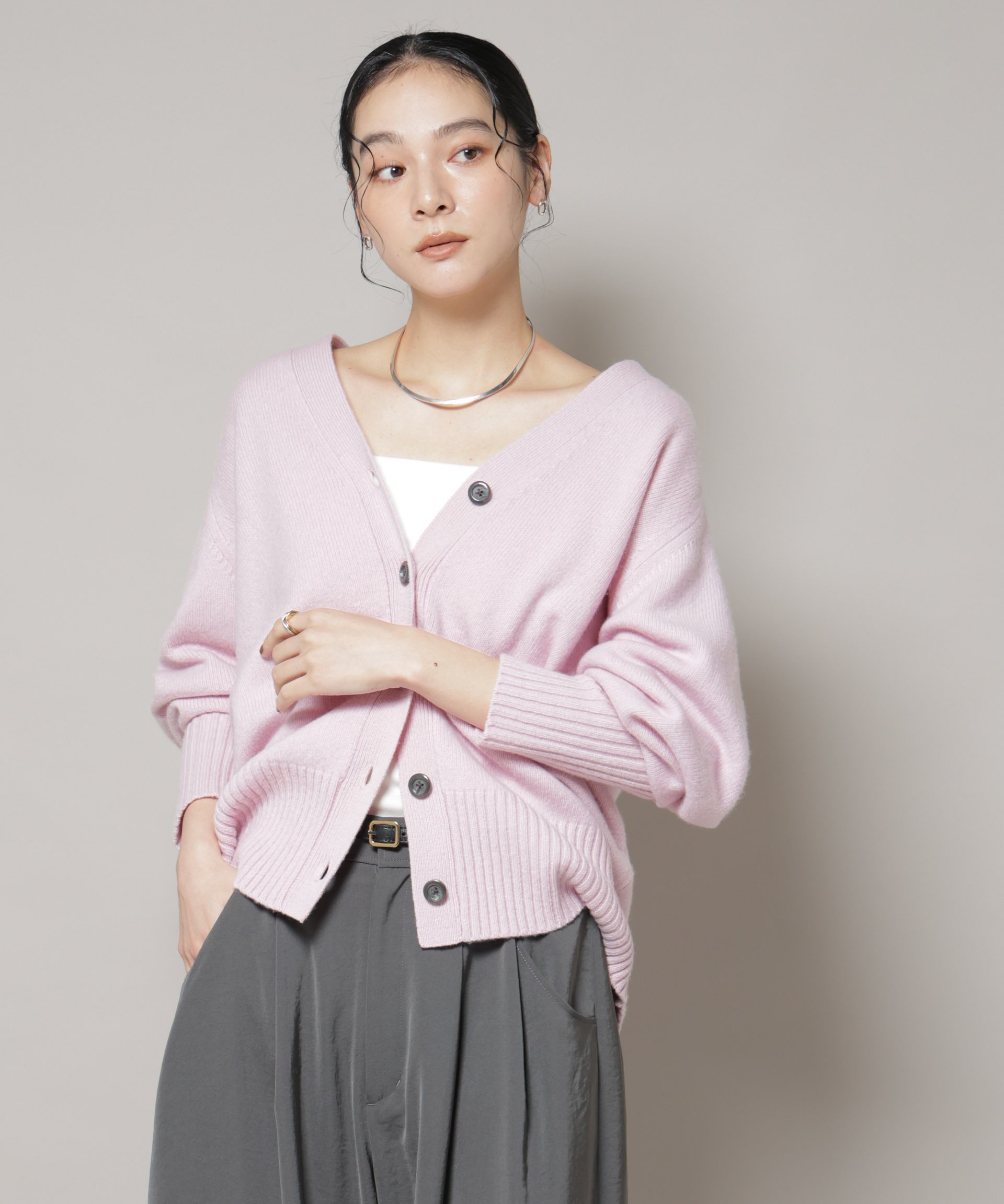 【ナノ ユニバース/nano universe】のAQUAウールカシミヤVネックカーディガン インテリア・キッズ・メンズ・レディースファッション・服の通販 founy(ファニー) ファッション Fashion レディースファッション Fashion for Women トップス・カットソー Cut & Sew Tops カーディガン・羽織り Layered Style Cardigans Vネックトップス V-Neck Tops / V-Cut Neckline Shirts インナー Innerwear カーディガン Cardigan, Knitwear スリット Slit, Slit Detail バランス Balance, Style Balance A/W・秋冬 Autumn/Winter エレガント 上品 Elegant 2025年 2025 2025-2026秋冬・A/W Autumn/Winter 2025–26 AW25–26 ピンク|ID: prp329100004732929 ipo3291000000034851703