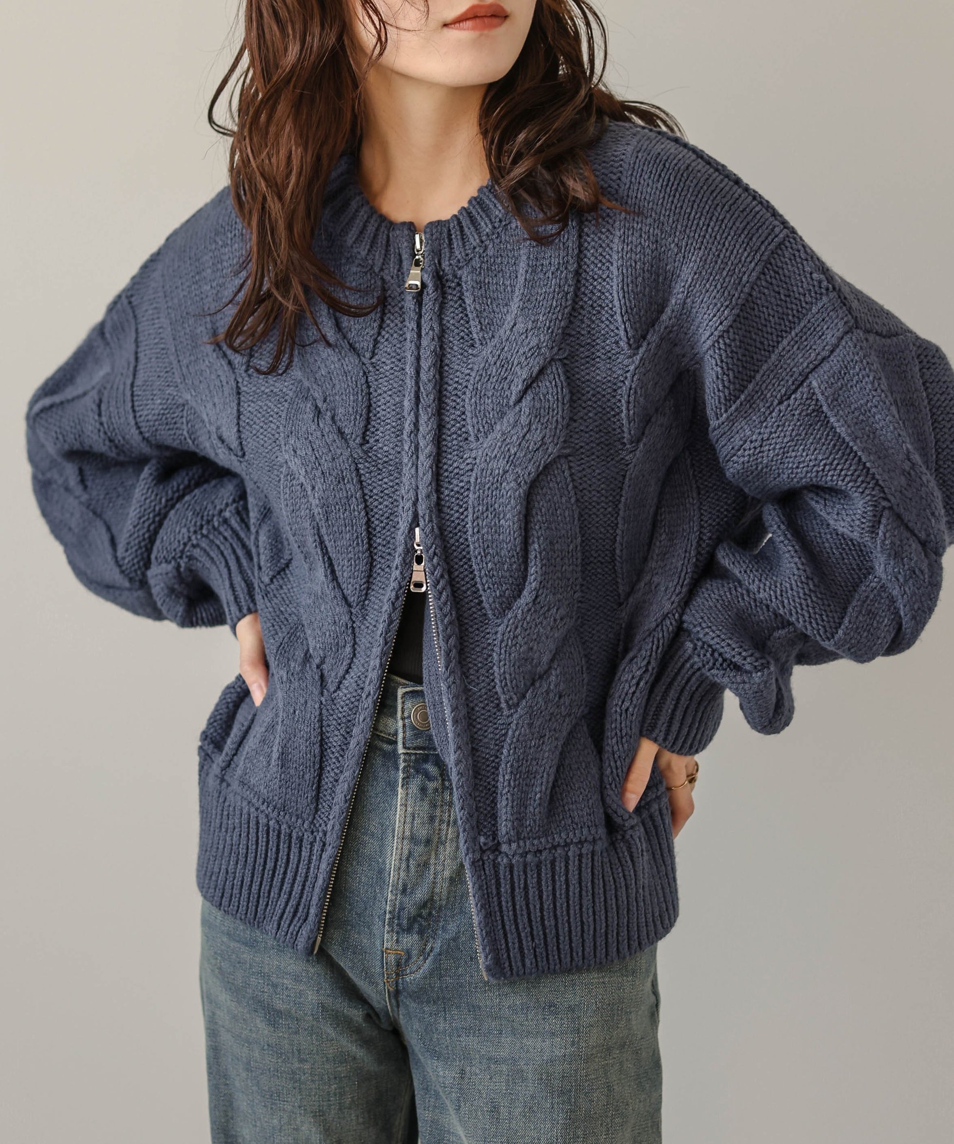 【ラジュール/Lajour】のケーブルニット ダブルジップカーディガン インテリア・キッズ・メンズ・レディースファッション・服の通販 founy(ファニー) 　ファッション　Fashion　レディースファッション　Fashion for Women　トップス・カットソー　Cut & Sew Tops　ニット　Knit Tops & Sweaters　カーディガン・羽織り　Layered Style Cardigans　アクリル　Acrylic Material　ショルダー　Shoulder, Shoulder Strap　ジップ　Zip, Zipper　スラックス　Slacks, Dress Pants　デニム　Denim, Jeans Material　ドロップ　Drop Shoulder, Dropped Style　A/W・秋冬　Autumn/Winter　羽織　Haori, Light Jacket　ブルーグレー|ID: prp329100004732953 ipo3291000000034187351
