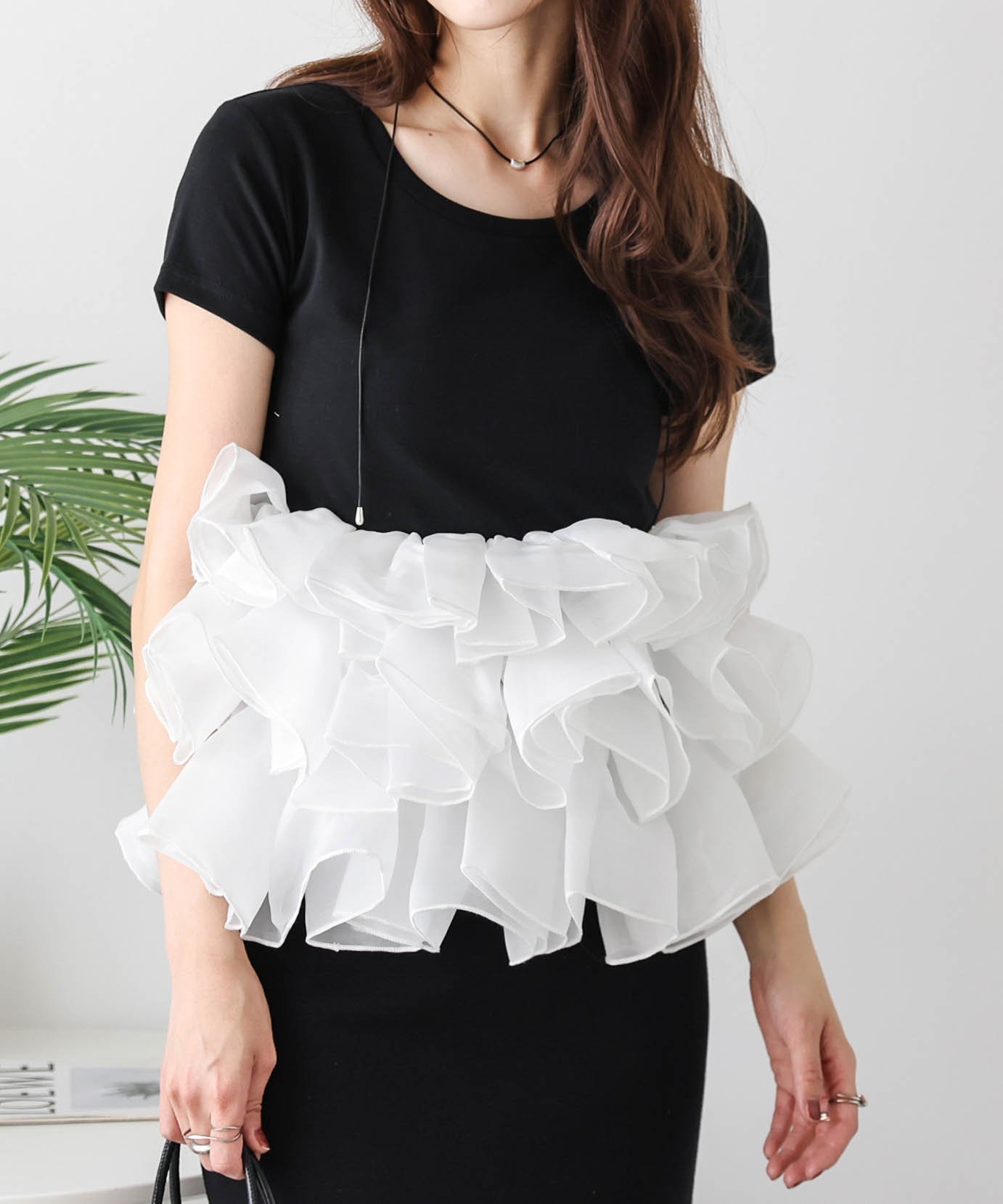 【ラジュール/Lajour】のボリュームフリルトップス インテリア・キッズ・メンズ・レディースファッション・服の通販 founy(ファニー) ファッション Fashion レディースファッション Fashion for Women トップス・カットソー Cut & Sew Tops オーガンジー Organza Fabric カットソー Cut and Sewn Top ドッキング Docking, Mixed Material フリル Frill, Ruffle ペプラム Peplum, Flared Hem エレガント 上品 Elegant ブラック×ホワイト|ID: prp329100004733075 ipo3291000000034590364