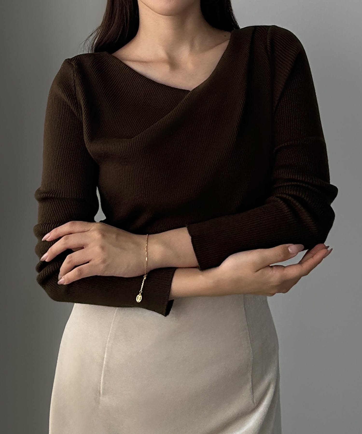 【ジュノア/JUNOAH】のLouere 薄手ドレープリブニットトップス インテリア・キッズ・メンズ・レディースファッション・服の通販 founy(ファニー) 　ファッション　Fashion　レディースファッション　Fashion for Women　トップス・カットソー　Cut & Sew Tops　ニット　Knit Tops & Sweaters　アクリル　Acrylic Material　ブラウン|ID: prp329100004733126 ipo3291000000034271789