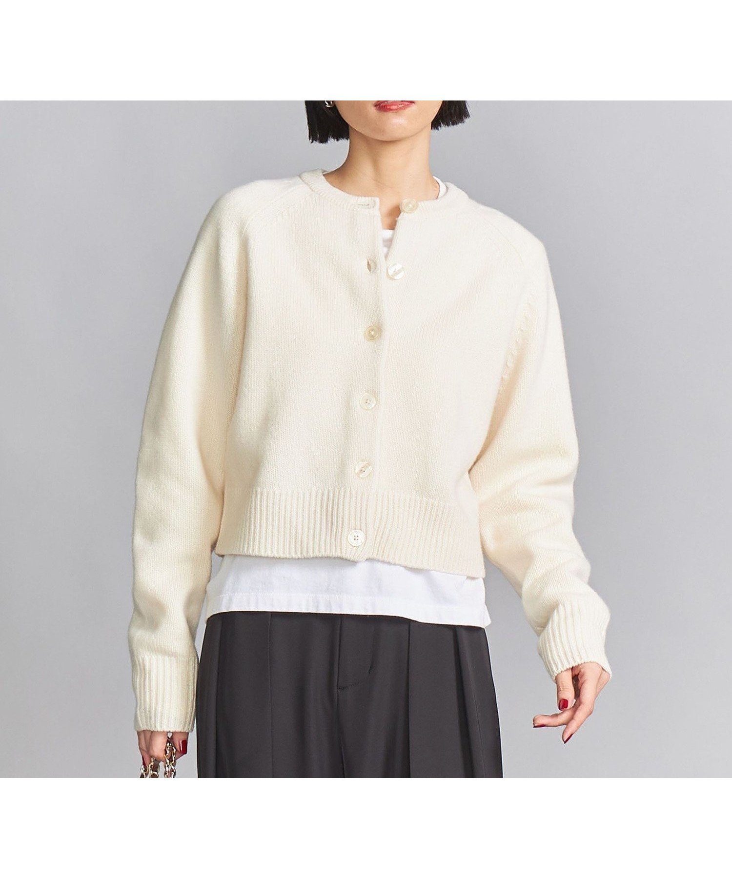 【ユナイテッドアローズ/UNITED ARROWS】のウールニット ショート カーディガン インテリア・キッズ・メンズ・レディースファッション・服の通販 founy(ファニー) 　ファッション　Fashion　レディースファッション　Fashion for Women　トップス・カットソー　Cut & Sew Tops　ニット　Knit Tops & Sweaters　カーディガン・羽織り　Layered Style Cardigans　カーディガン　Cardigan, Knitwear　クロップド　Cropped, Short Length　コンパクト　Compact, Small Size　ショート　Short, Short Length　シンプル　Simple, Minimal　スラックス　Slacks, Dress Pants　スリーブ　Sleeve, Long Sleeve / Short Sleeve　トレンド　Trend, Trending Now　定番　Standard, Basic Item　人気　Popular, Best Seller　バランス　Balance, Style Balance　フロント　Front, Front Design　プリント　Print, Printed Pattern　ボトム　Bottoms, Lower Wear　羽織　Haori, Light Jacket　マニッシュ　Mannish, Boyish　ワイド　Wide, Wide Fit　A/W・秋冬　Autumn/Winter　アウトレット　Outlet / Clearance　おすすめ　Recommended / Our Picks　OFF WHITE|ID: prp329100004733162 ipo3291000000034190571