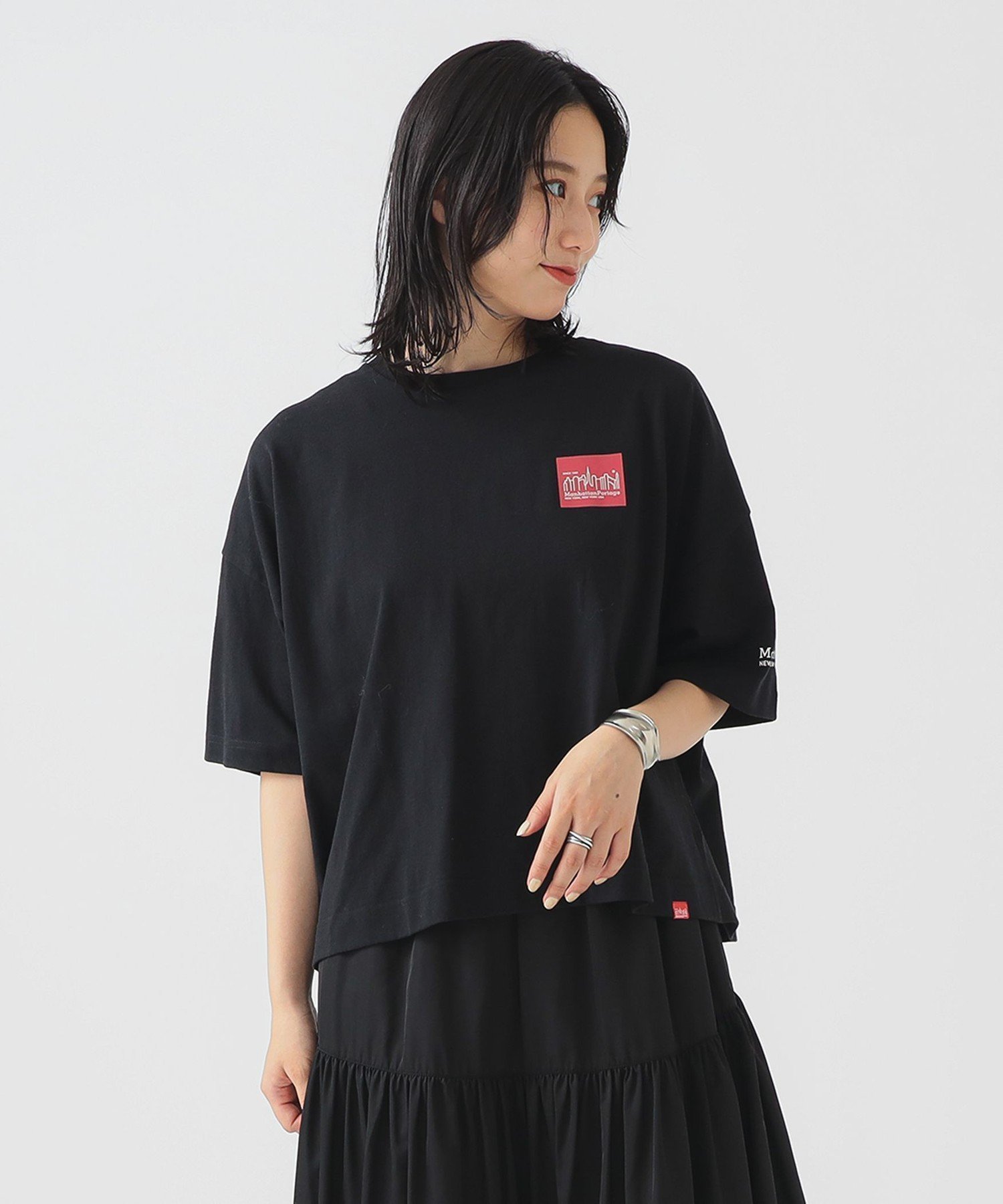 【ビーミングライフストアバイビームス/B:MING LIFE STORE by BEAMS】の【10/2新規値下げ】Manhattan Portage / ショートスリーブ プリント Tシャツ 25AW 秋まで使える インテリア・キッズ・メンズ・レディースファッション・服の通販 founy(ファニー) 　ファッション　Fashion　レディースファッション　Fashion for Women　トップス・カットソー　Cut & Sew Tops　シャツ・ブラウス・オフィスカジュアル　Elegant Blouses & Button-Ups　ロングTシャツ・Tシャツ　Longline T-Shirts & Tees　キャップ&ハット　Hats & Caps　秋　Autumn　ショート　Short, Short Length　スリーブ　Sleeve, Long Sleeve / Short Sleeve　ニューヨーク　New York, NYC Style　プリント　Print, Printed Pattern　ベーシック　Basic, Essential　ボックス　Boxy, Box Shape　再入荷　Restock / Back in Stock　おすすめ　Recommended / Our Picks　2025年　2025　2025-2026秋冬・A/W　Autumn/Winter 2025–26 AW25–26　BLACK|ID: prp329100004733259 ipo3291000000034191441