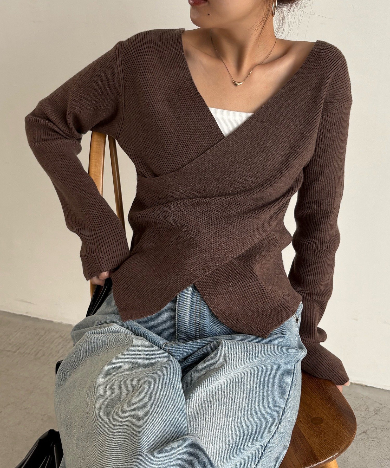 【カプリシューレマージュ/CAPRICIEUX LEMAGE】の【華奢見えが叶う】クロスVネックニット 人気、トレンドファッション・服の通販 founy(ファニー) ファッション Fashion レディースファッション Fashion for Women トップス・カットソー Cut & Sew Tops ニット Knit Tops & Sweaters Vネックトップス V-Neck Tops / V-Cut Neckline Shirts おすすめ Recommended / Our Picks デニム Denim, Jeans Material ボトム Bottoms, Lower Wear マキシ Maxi, Full Length ワイド Wide, Wide Fit other-1|ID: prp329100004733292 ipo3291000000034470178